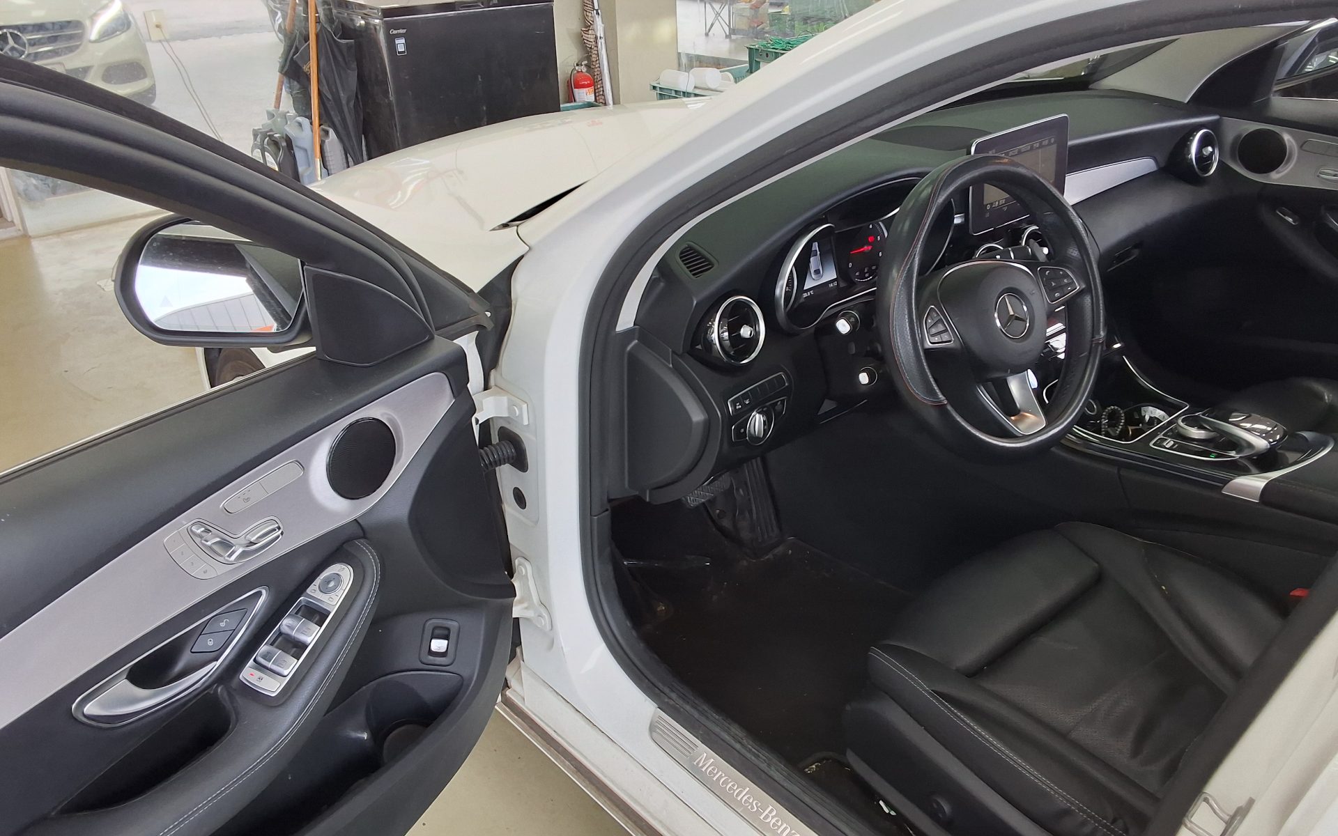 MERCEDES-BENZ C-CLASS (4TH GEN) C220 d AVANTGARDE 2018 - zdjęcie 10