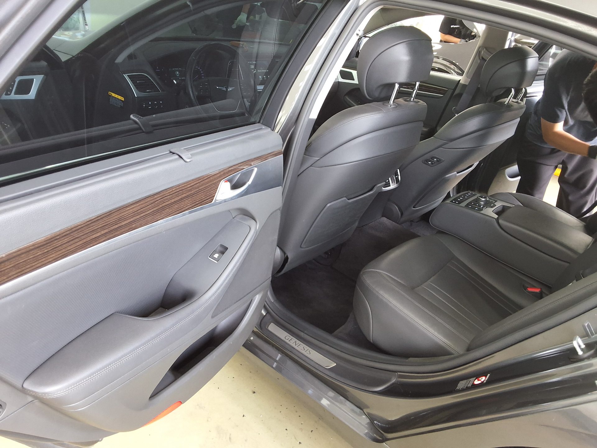 GENESIS G80 2.2 D AWD PREMIUM LUXURY 2018 - zdjęcie 12