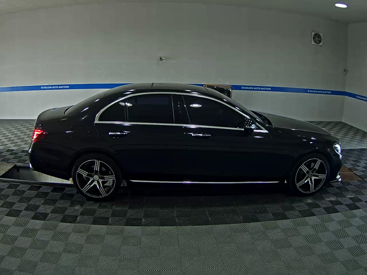 MERCEDES-BENZ E-CLASS (5TH GEN) E300 4MATIC AVANTGARDE 2017 - zdjęcie 4