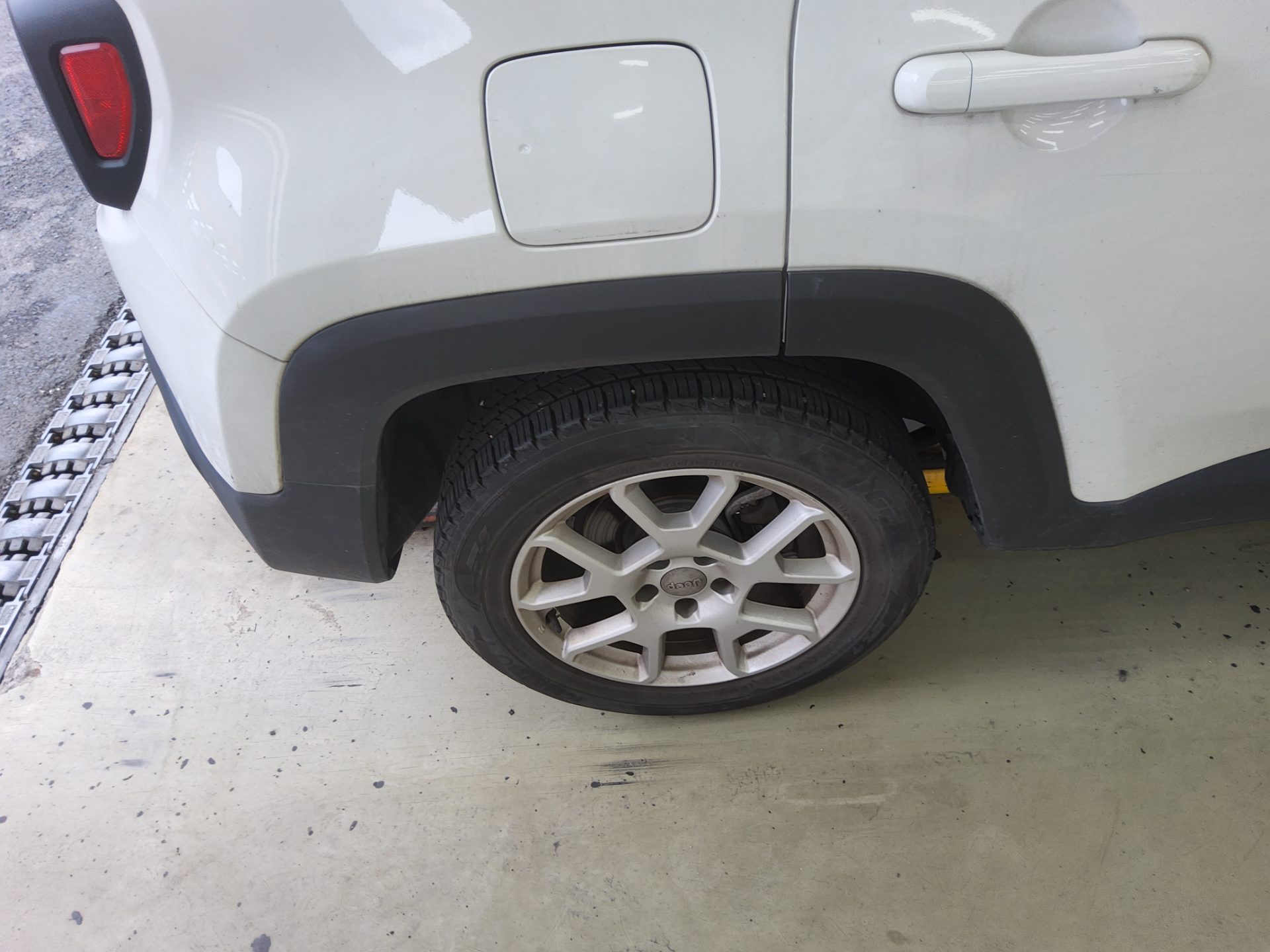 JEEP RENEGADE 2.4 GASOLINE LONGITUDE 2021 - zdjęcie 23