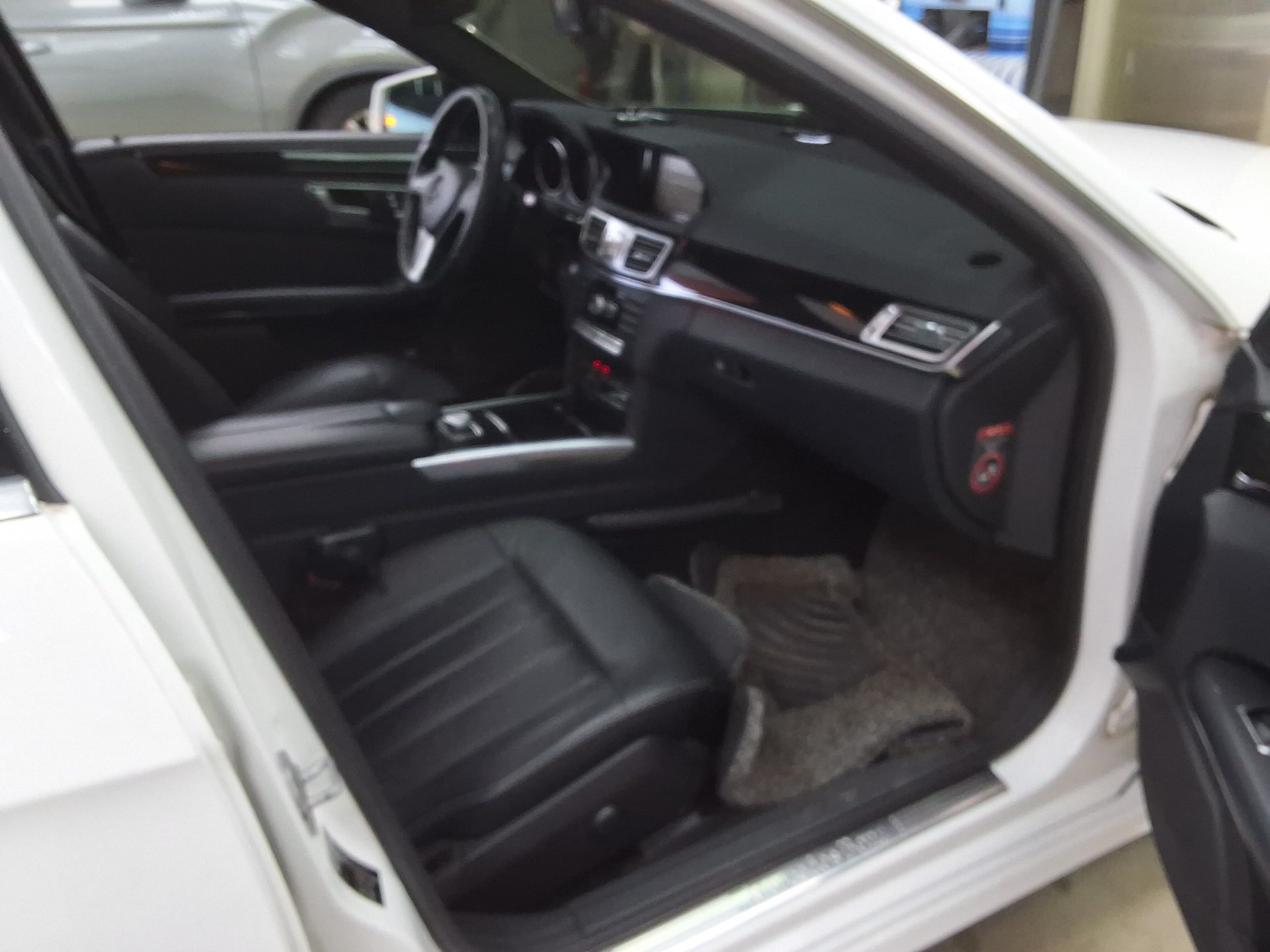 MERCEDES-BENZ E-CLASS (4TH GEN) E220 CDI BLUETEC AVANTGARDE 2015 - zdjęcie 15