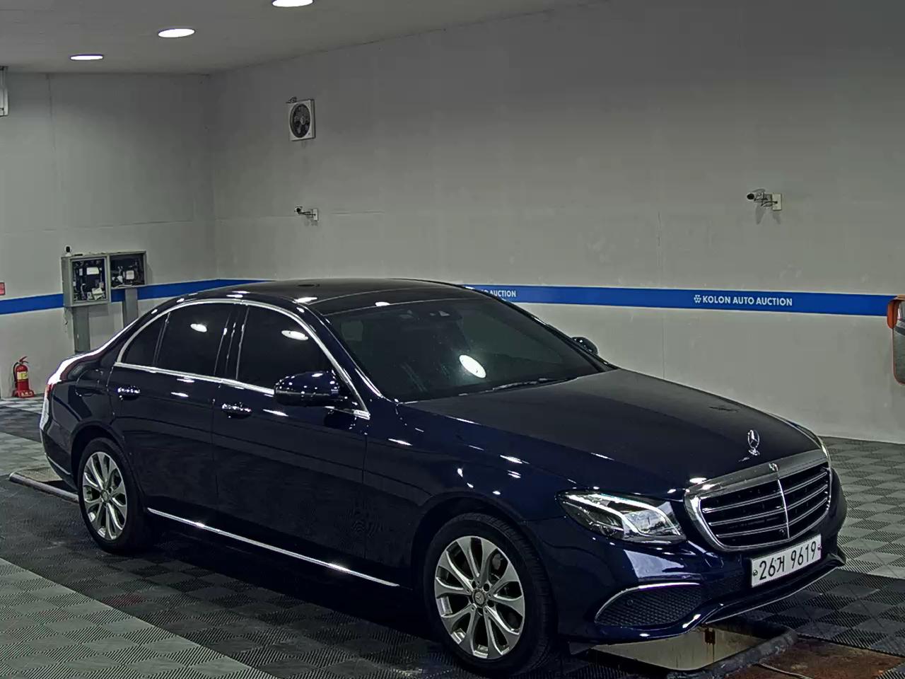 MERCEDES-BENZ E-CLASS (5TH GEN) E300 4MATIC EXCLUSIVE 2017 - zdjęcie 3
