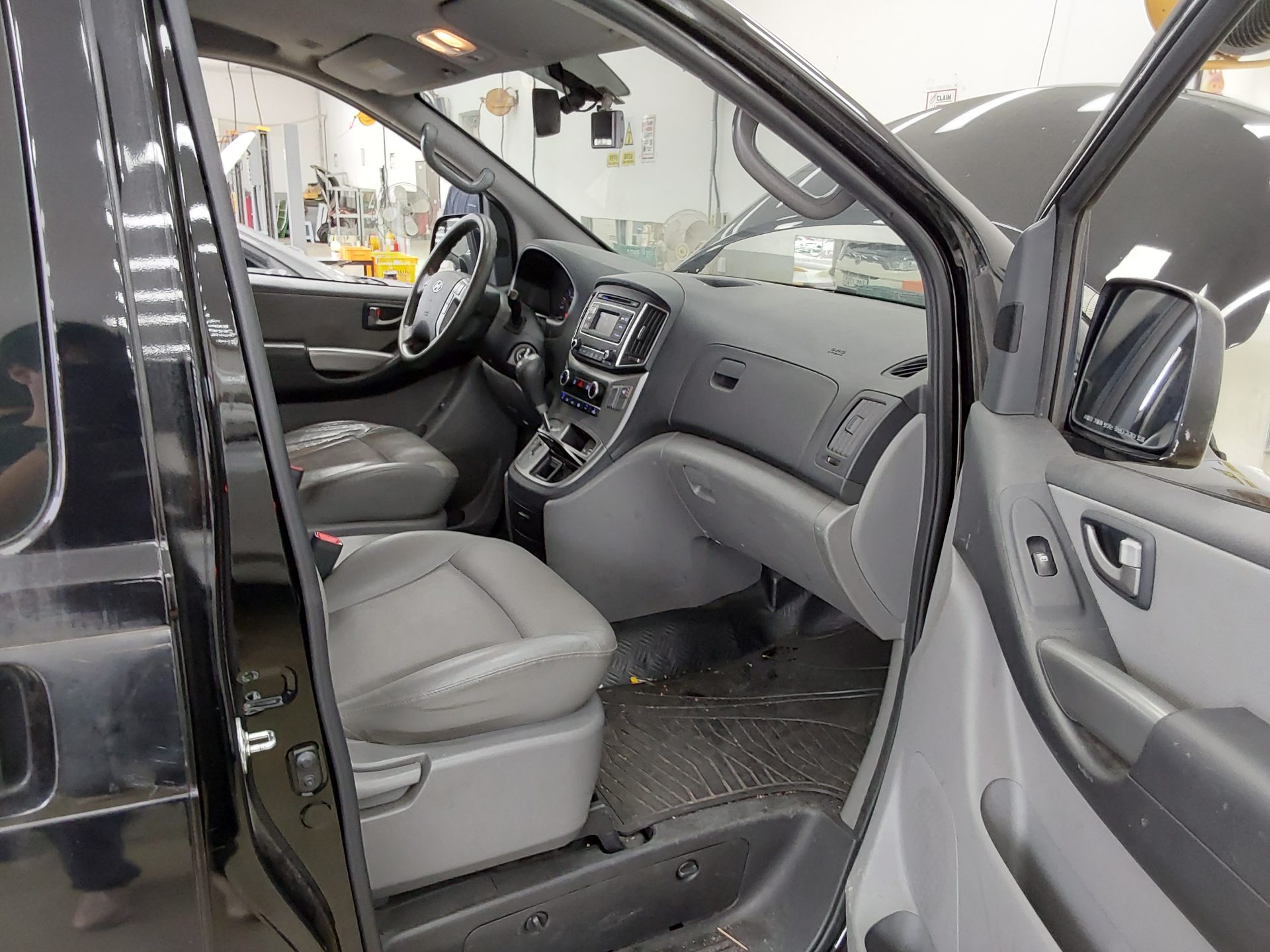 HYUNDAI GRAND STAREX 5-SEATER DIESEL VAN MODERN 2016 - zdjęcie 14