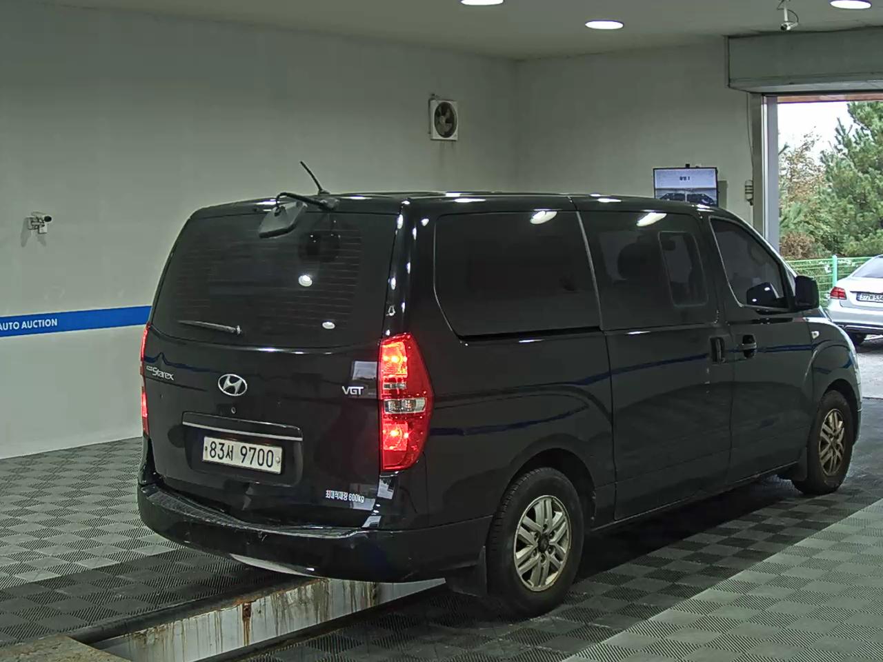HYUNDAI GRAND STAREX 5-SEATER DIESEL VAN MODERN 2016 - zdjęcie 5