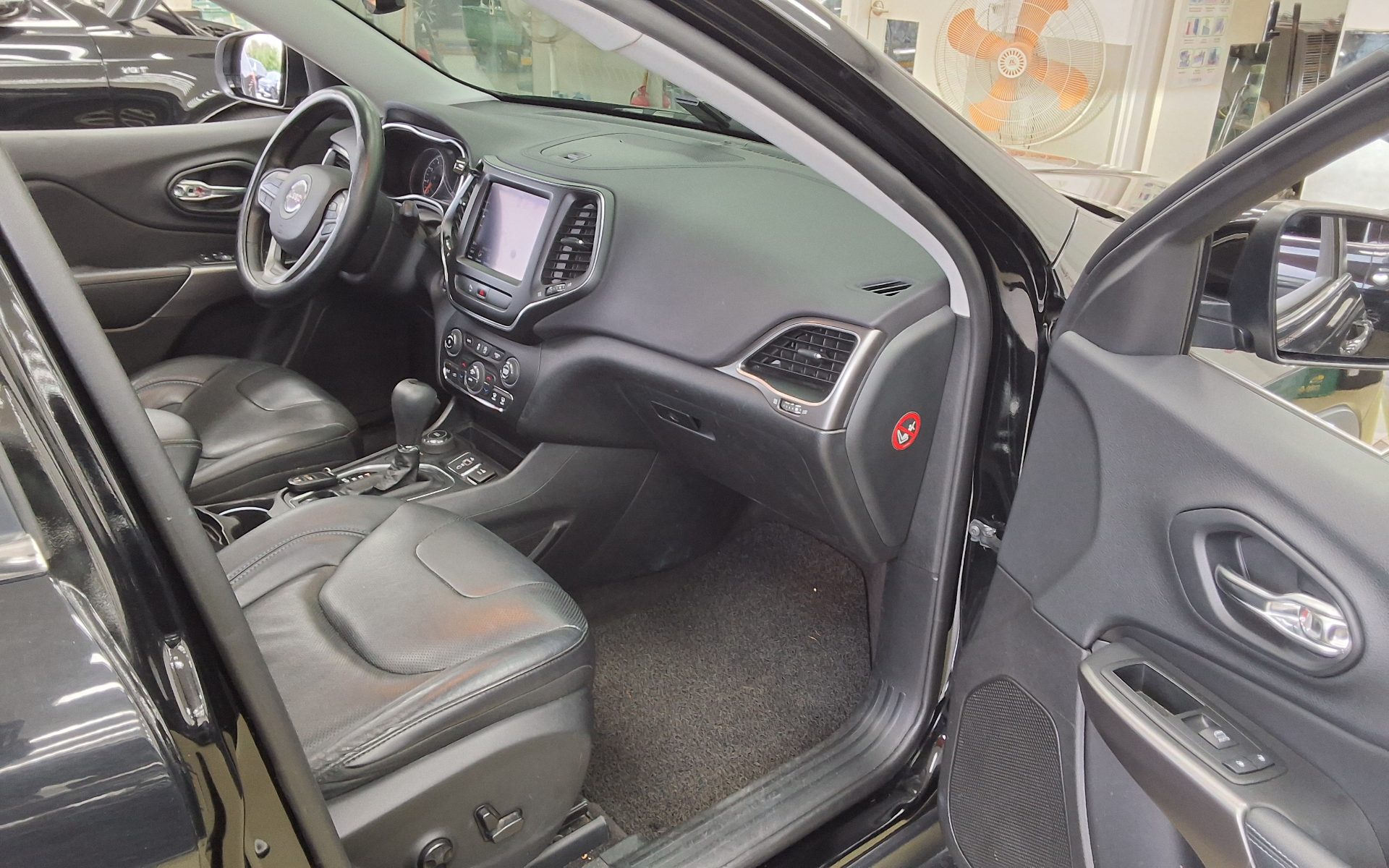JEEP CHEROKEE (KL) 2.4 AWD LONGITUDE 2019 - zdjęcie 14