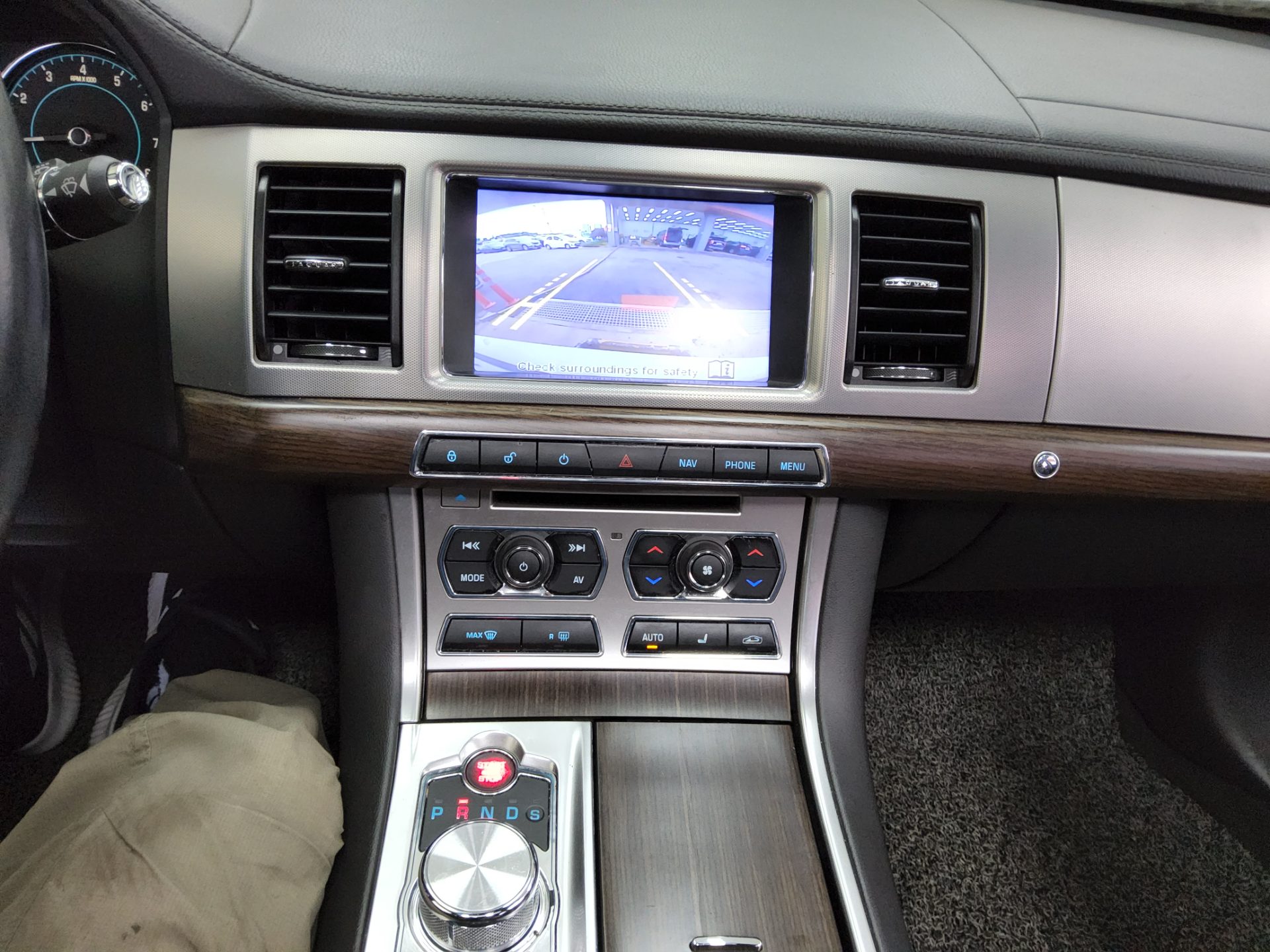JAGUAR XF 2 LUXURY 2013 - zdjęcie 18