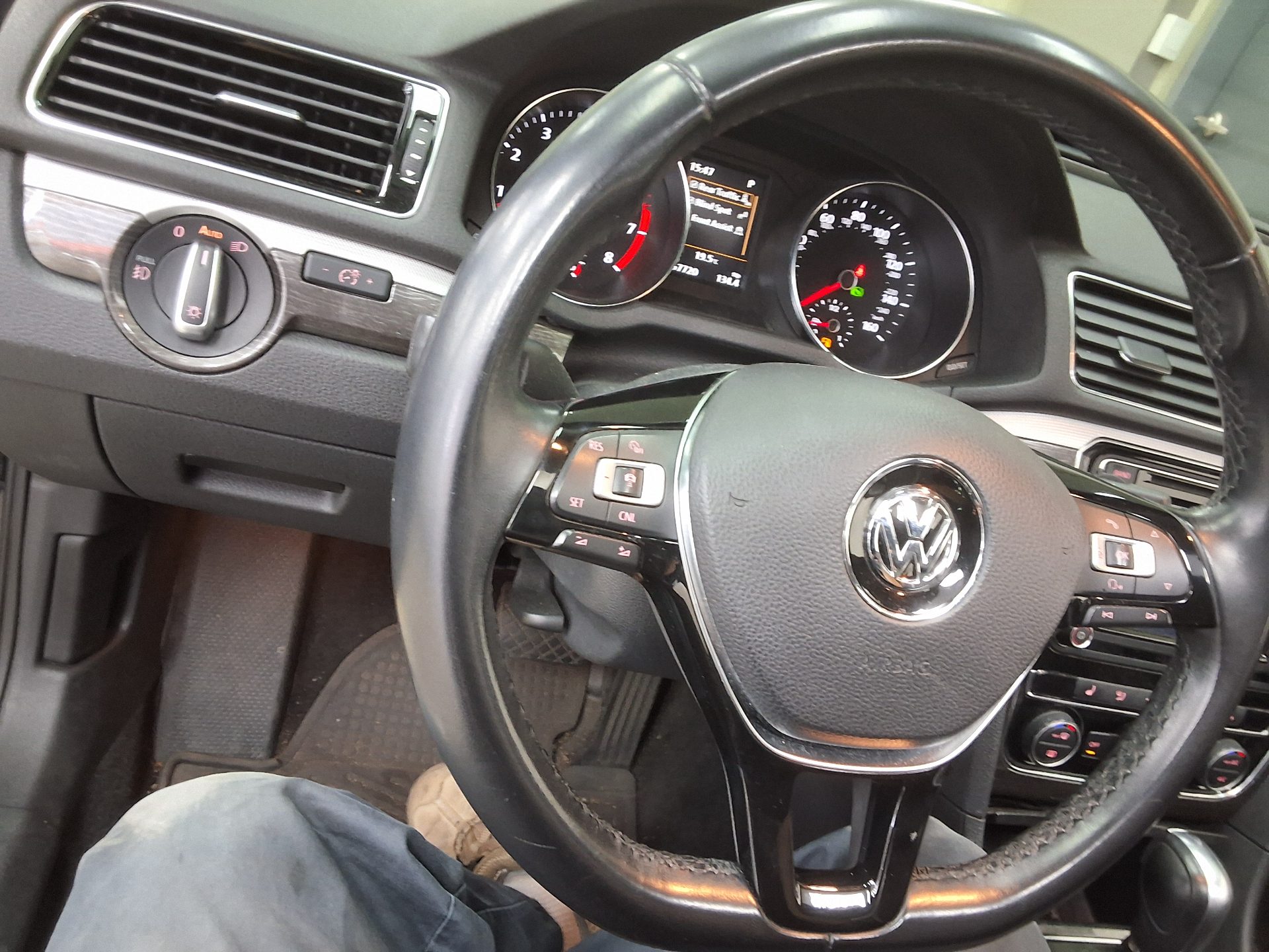 VOLKSWAGEN THE NEW PASSAT (7TH GEN) 1.8 TSI 2017 - zdjęcie 23