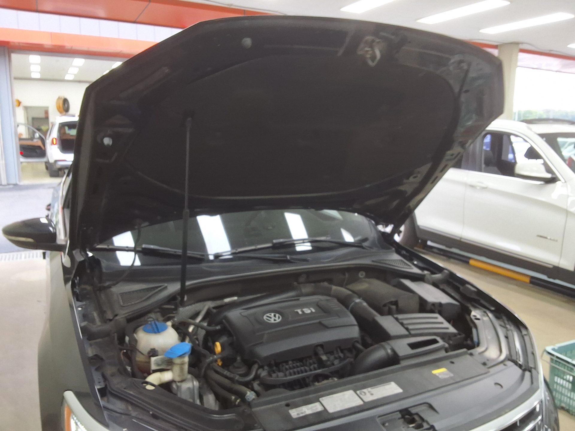 VOLKSWAGEN THE NEW PASSAT (7TH GEN) 1.8 TSI 2017 - zdjęcie 18
