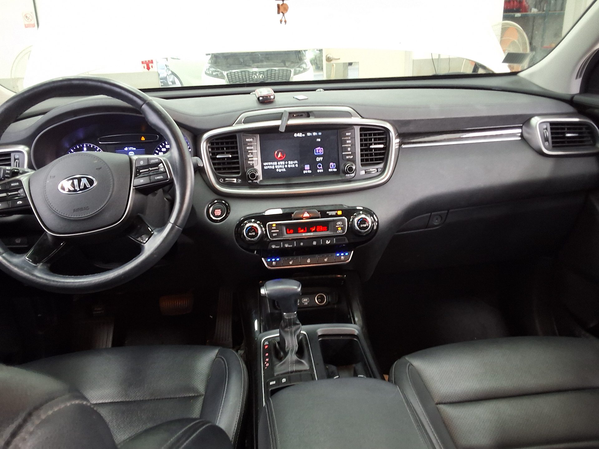 KIA THE NEW SORENTO DIESEL R2.2 2WD PRESTIGE 2018 - zdjęcie 11