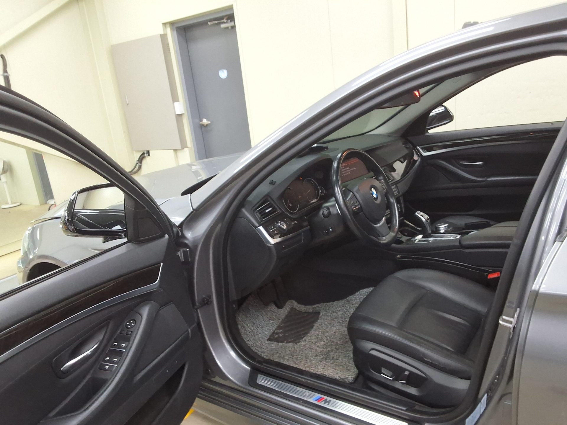 BMW 5 SERIES (6TH GEN) 528i xDRIVE M AERODYNAMIC 2016 - zdjęcie 11