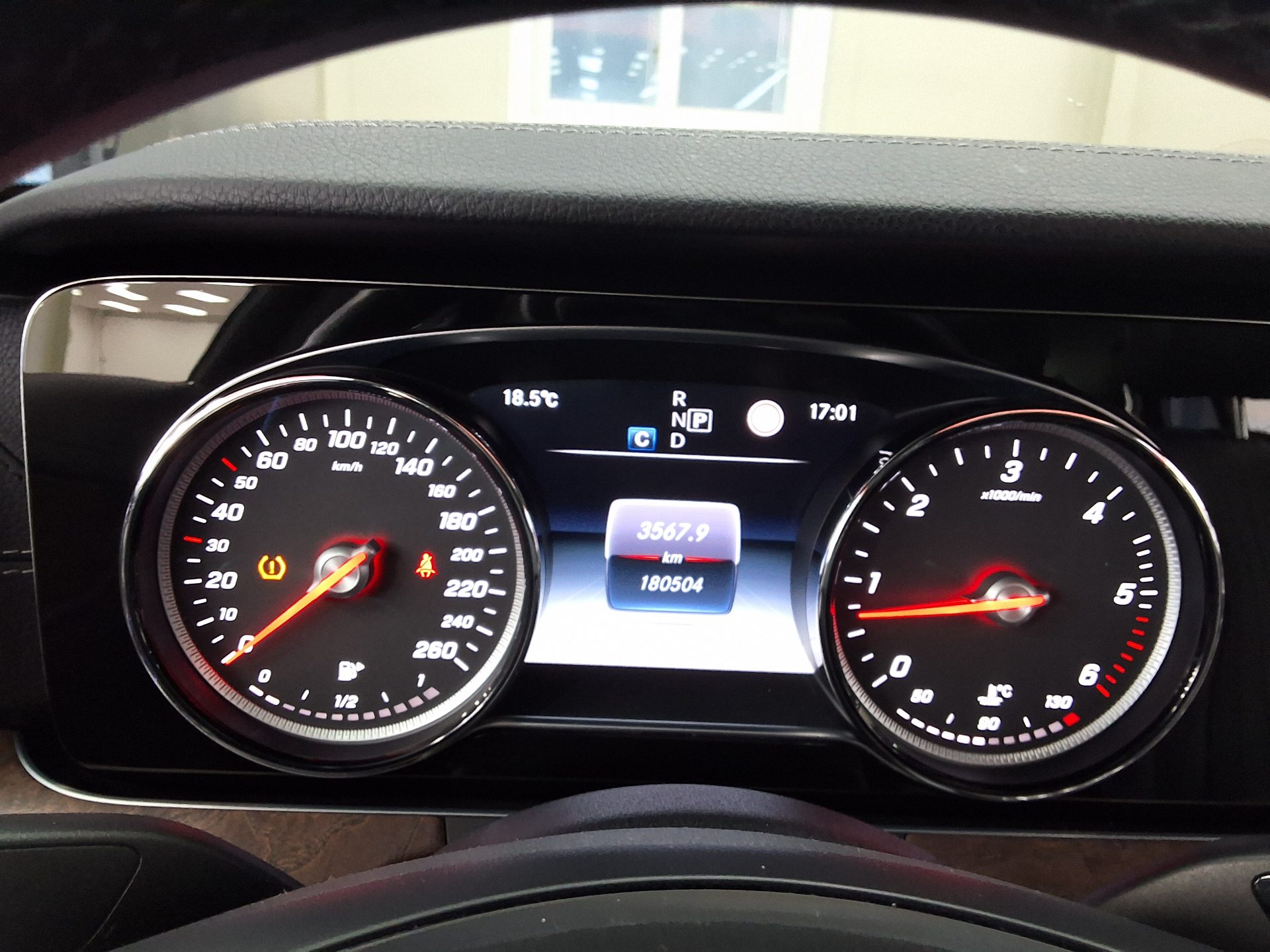MERCEDES-BENZ E-CLASS (5TH GEN) E220d EXCLUSIVE 2017 - zdjęcie 10