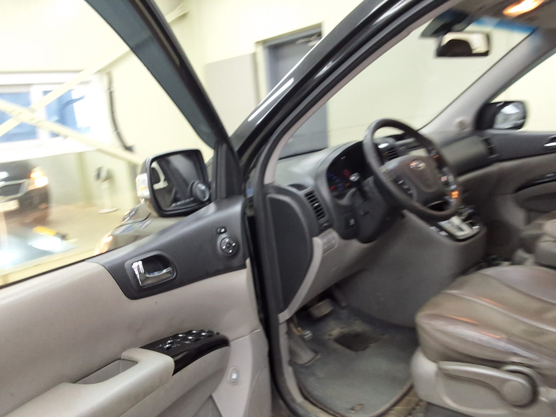 KIA CARNIVAL R LIMOUSINE DIESEL 9-SEATER GLX LUXURY MODEL 2014 - zdjęcie 11