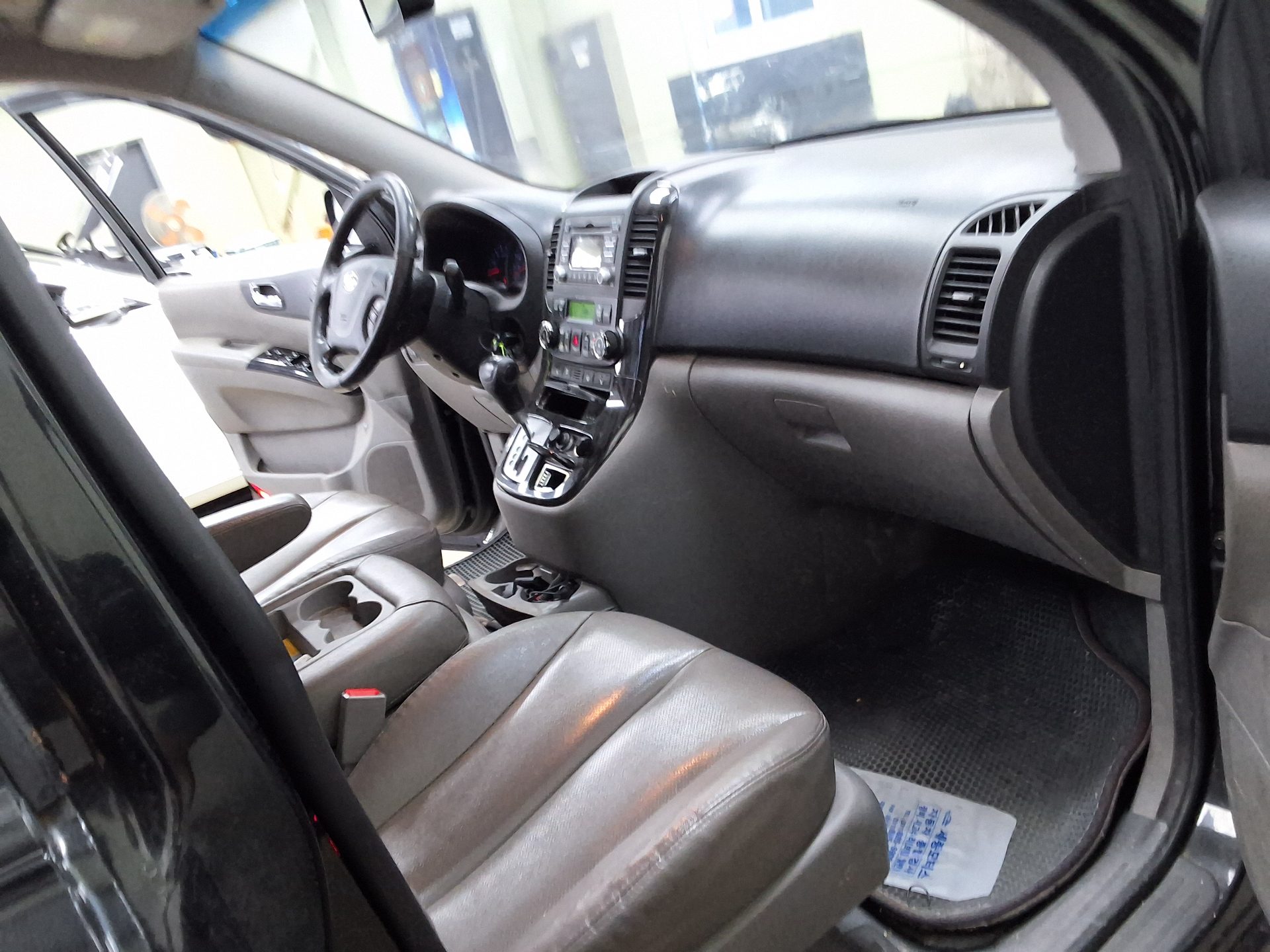 KIA CARNIVAL R LIMOUSINE DIESEL 9-SEATER GLX LUXURY MODEL 2014 - zdjęcie 15