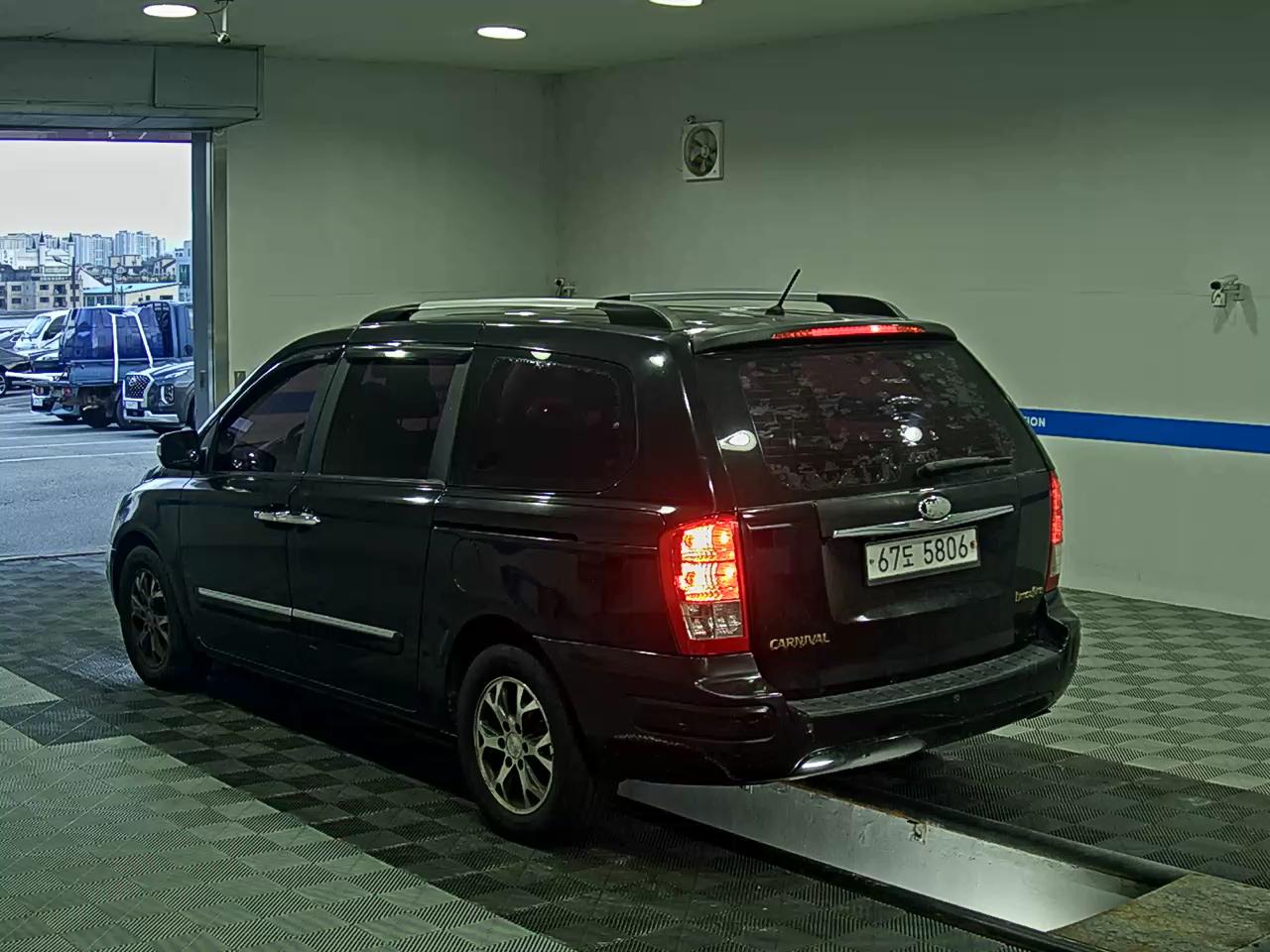 KIA CARNIVAL R LIMOUSINE DIESEL 9-SEATER GLX LUXURY MODEL 2014 - zdjęcie 6