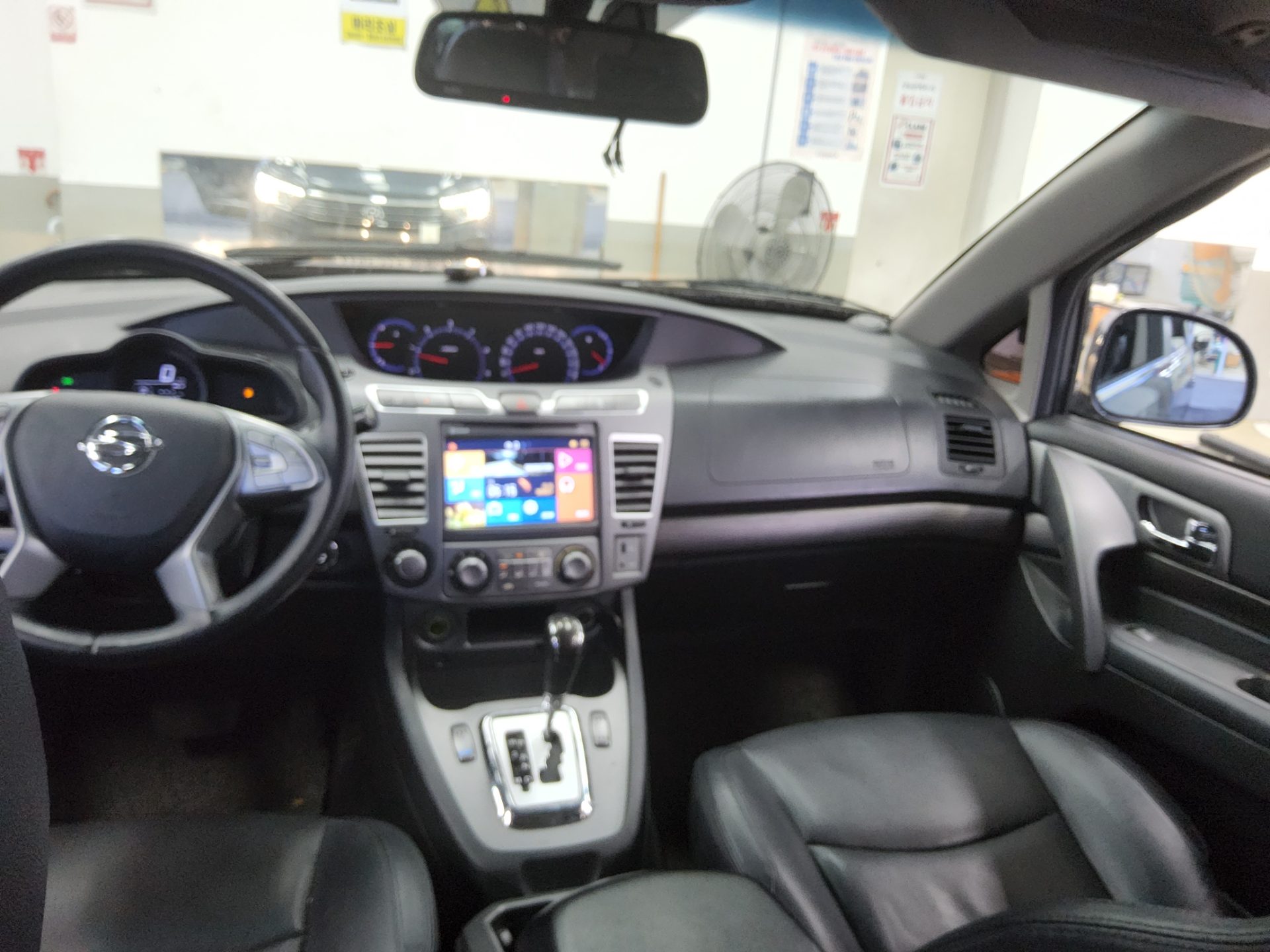 KG MOBILITY (SSANGYONG) NEW KORANDO TURISMO 2.2 11-SEATER 4WD TX 2019 - zdjęcie 11