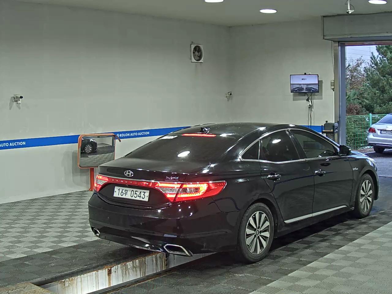 HYUNDAI GRANDEUR HG HYBRID 2.4 HEV PREMIUM 2016 - zdjęcie 5