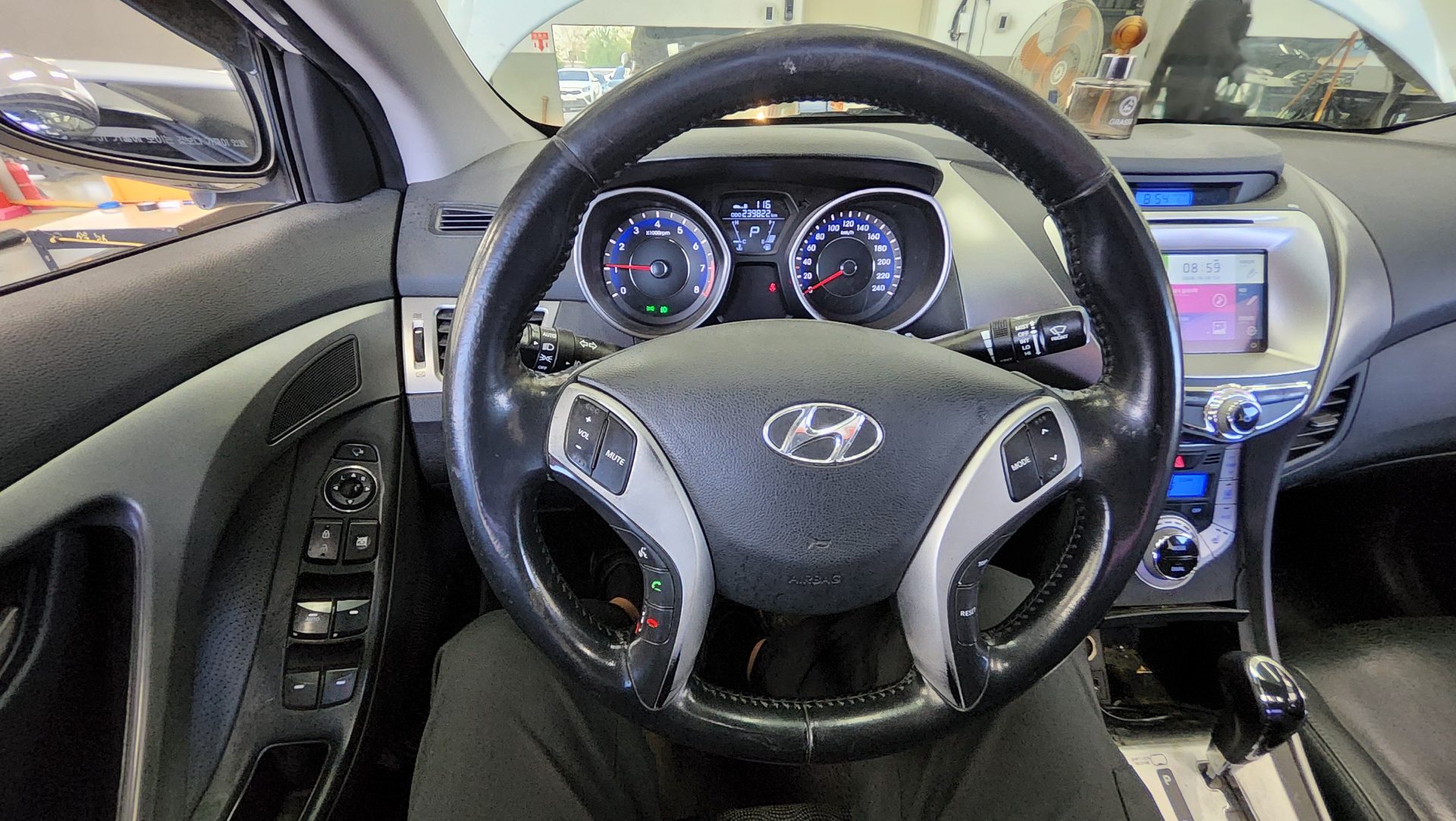HYUNDAI AVANTE MD M16 GDi LUXURY 2012 - zdjęcie 17