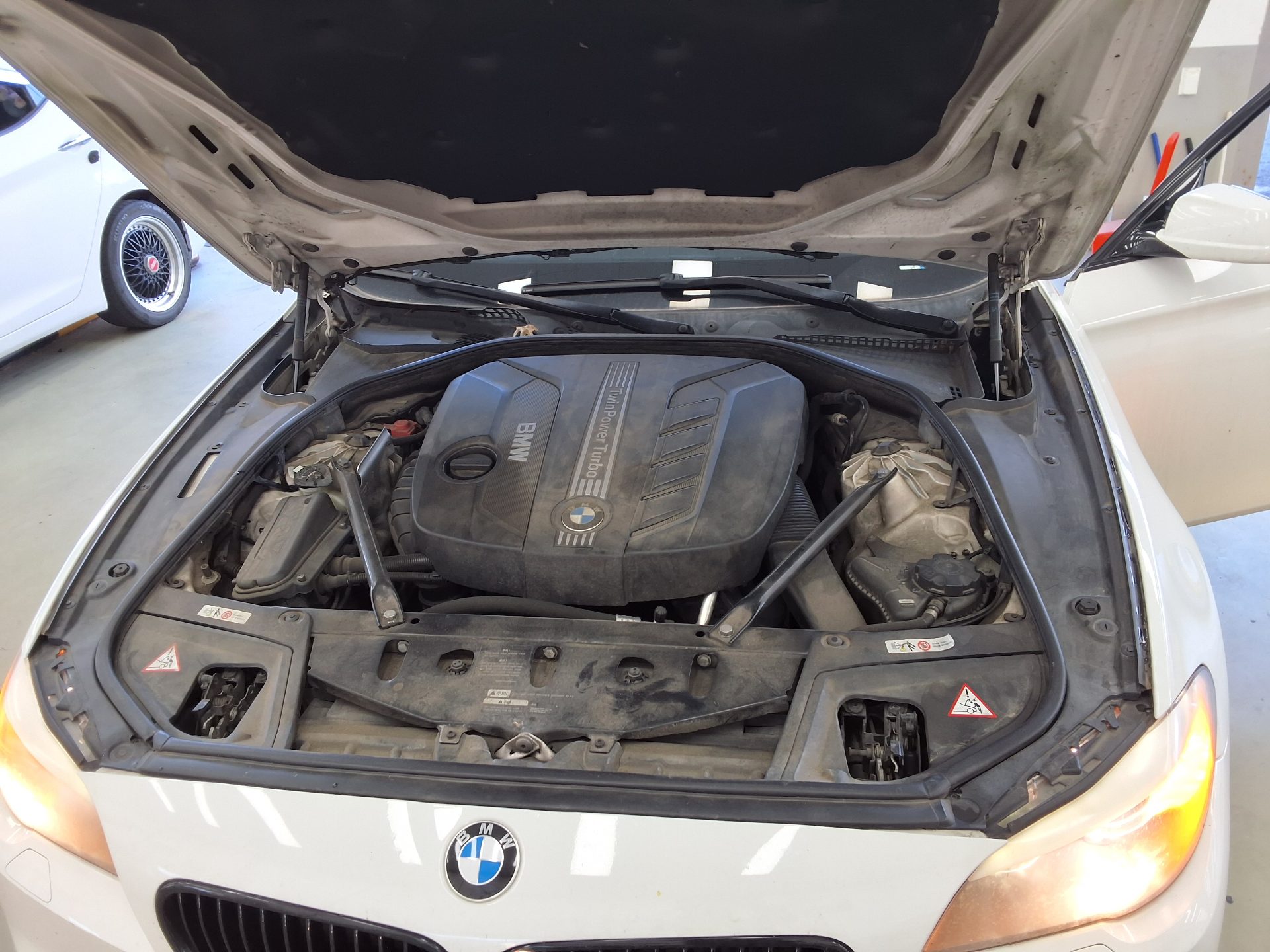 BMW 5 SERIES (6TH GEN) 520d M SPORT 2013 - zdjęcie 19