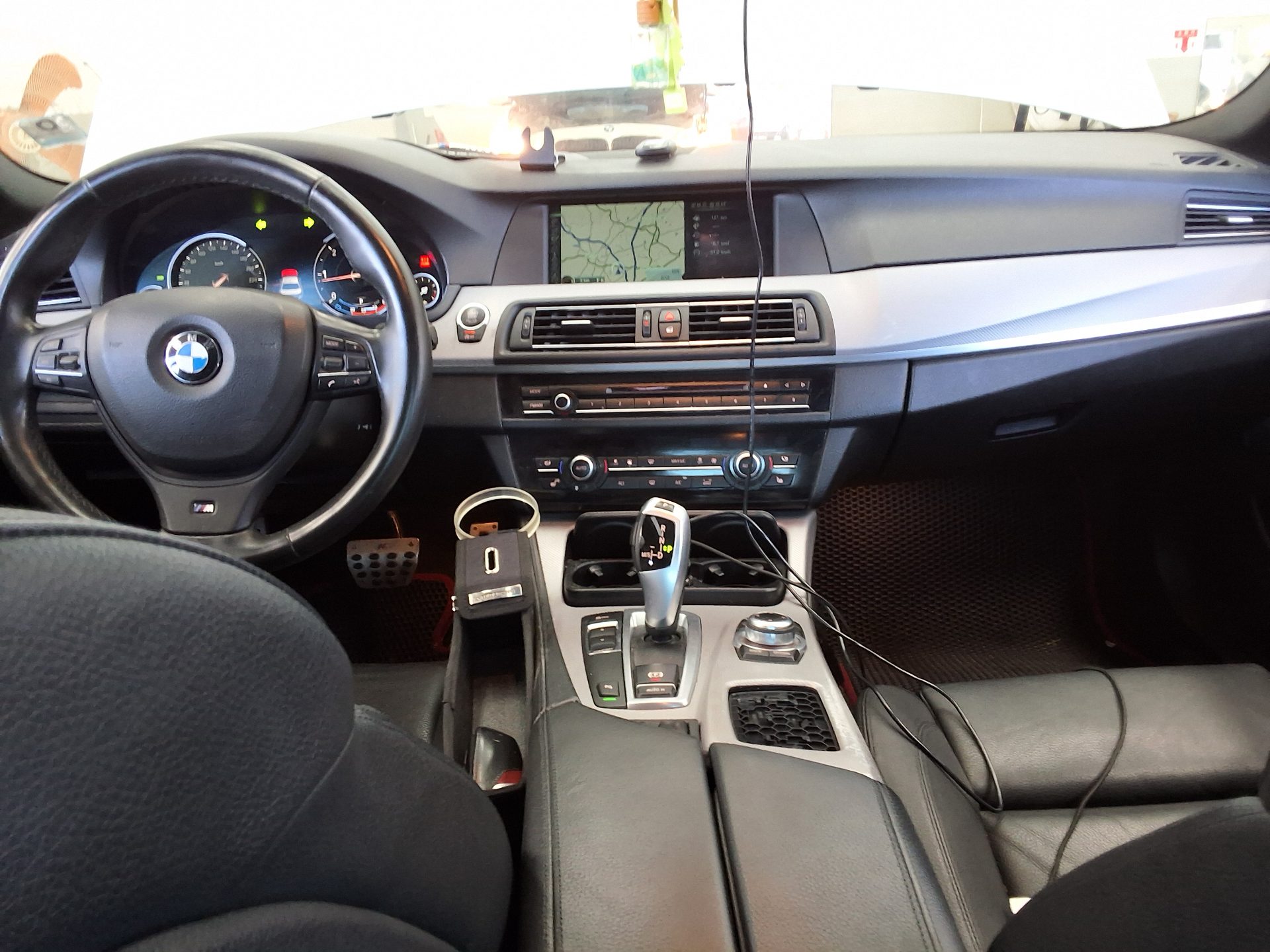 BMW 5 SERIES (6TH GEN) 520d M SPORT 2013 - zdjęcie 11
