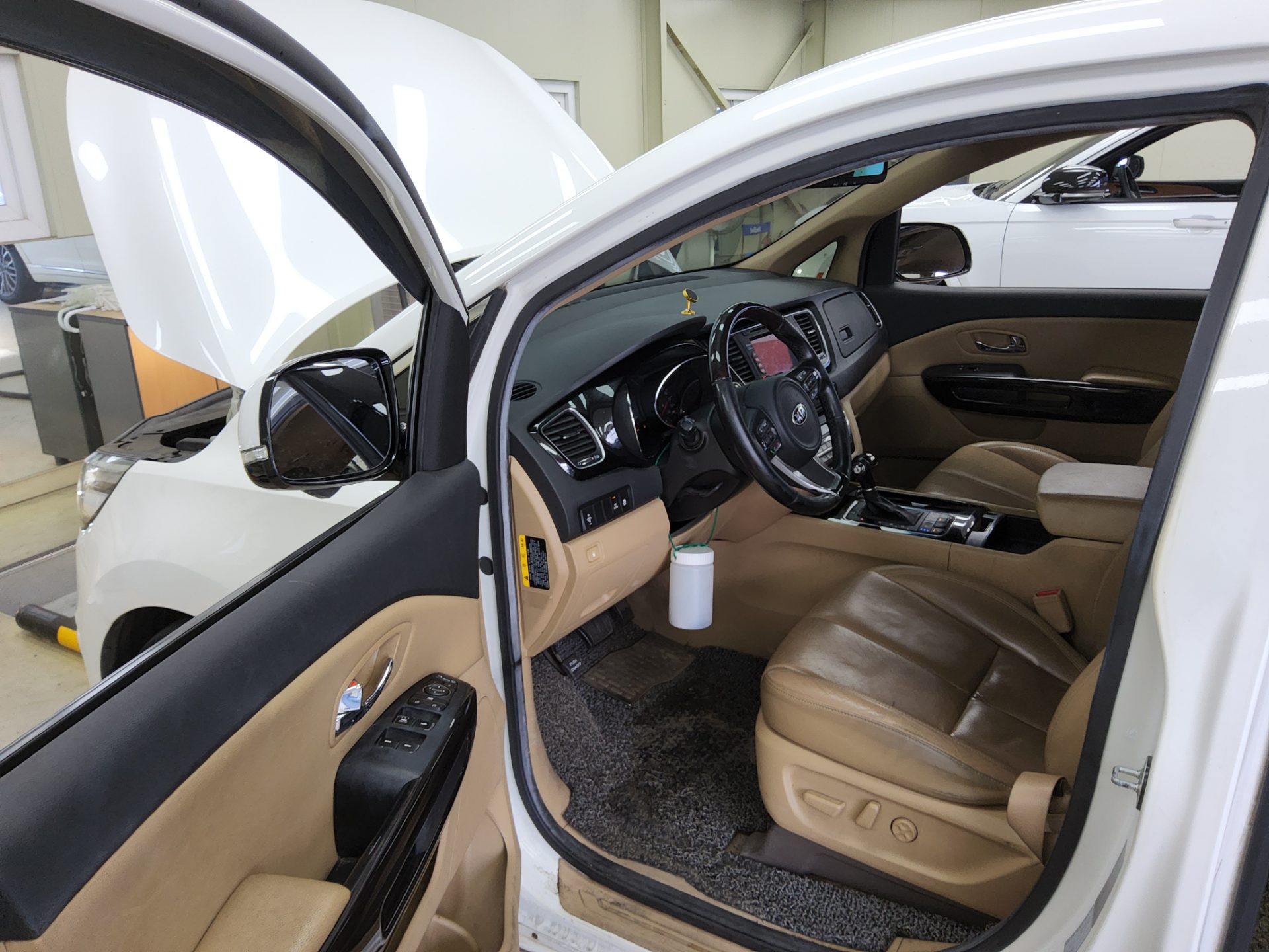KIA ALL NEW CARNIVAL 7-SEATER LIMOUSINE DIESEL VIP 2016 - zdjęcie 10