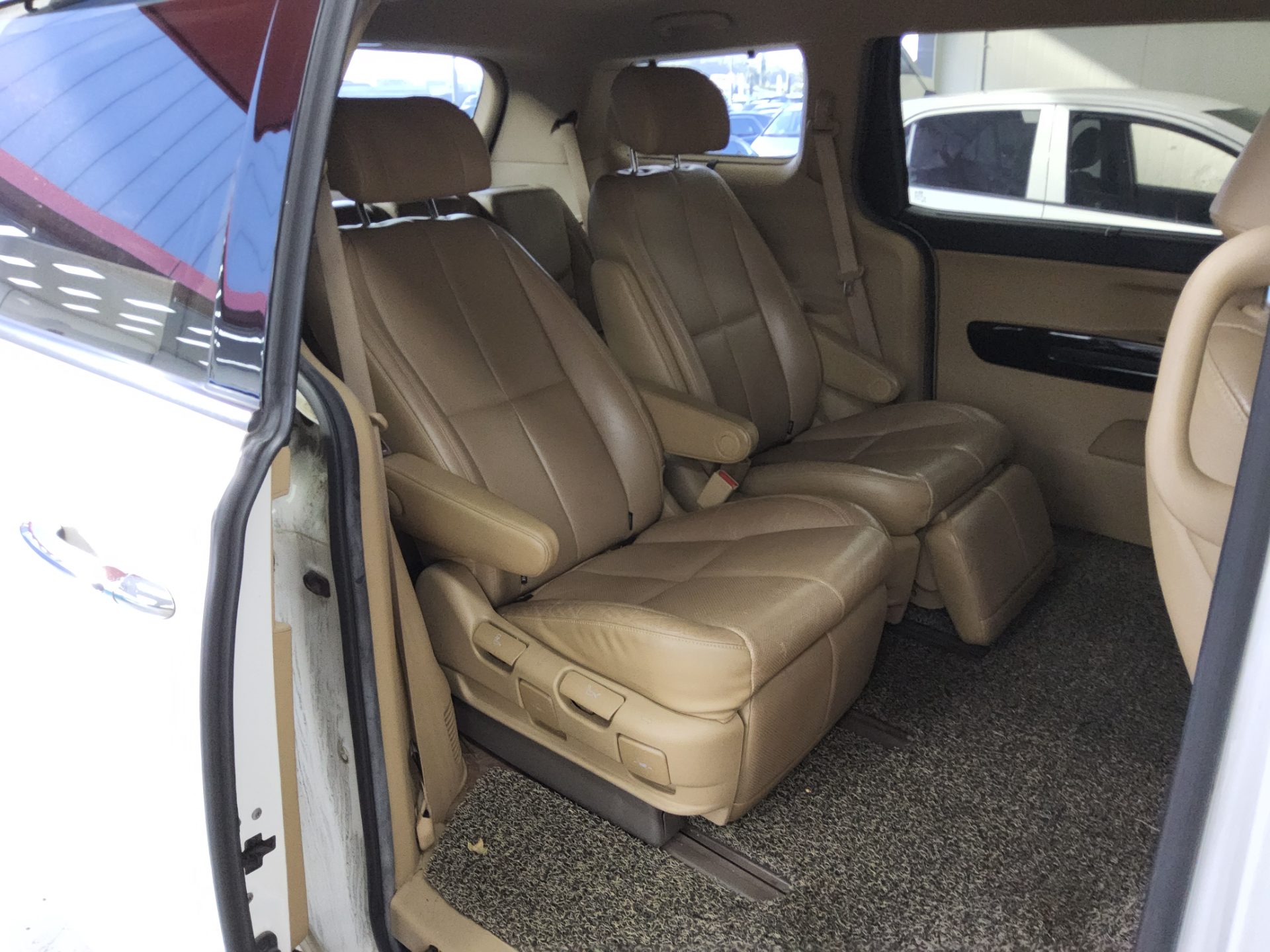 KIA ALL NEW CARNIVAL 7-SEATER LIMOUSINE DIESEL VIP 2016 - zdjęcie 13