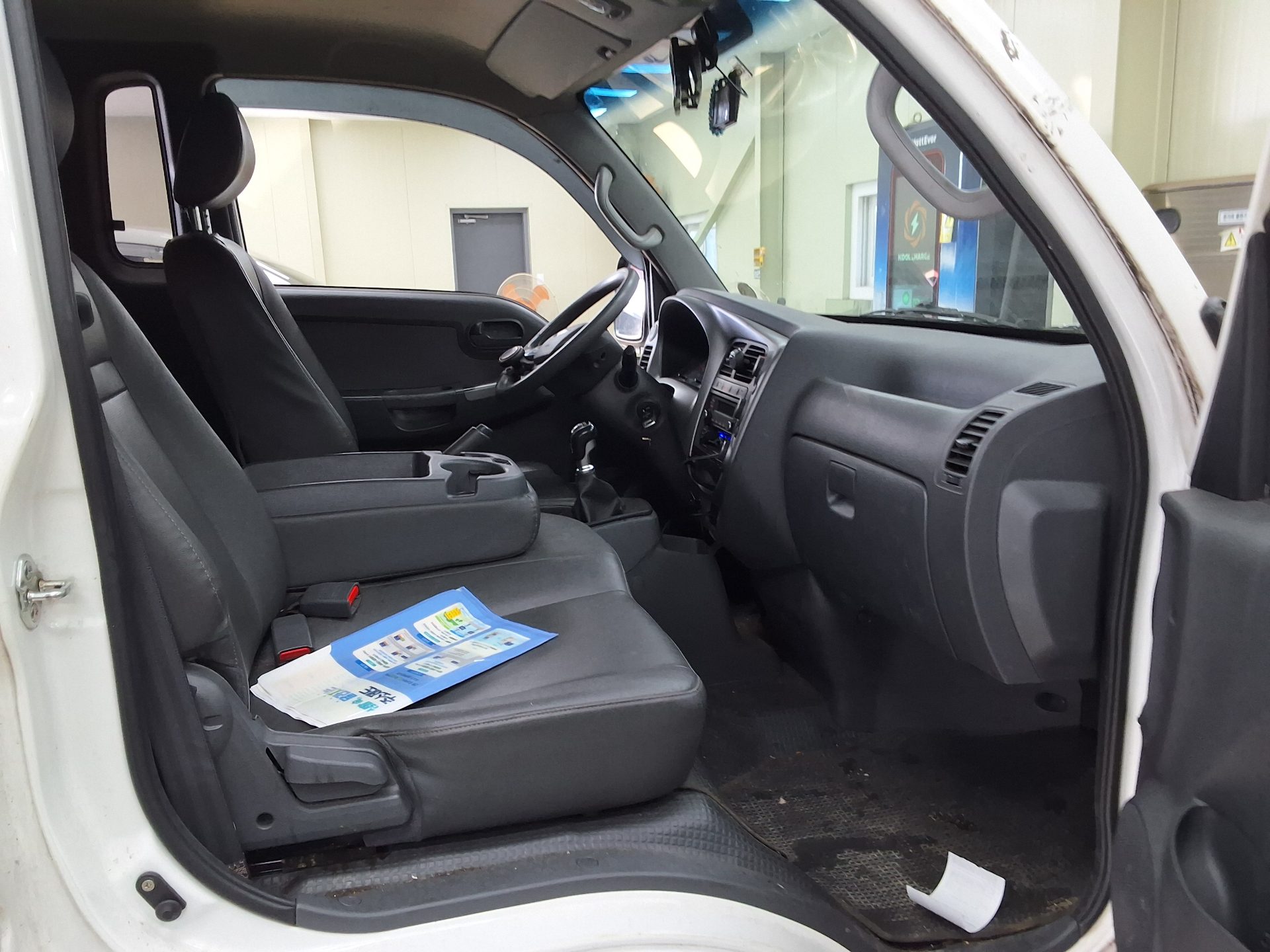 KIA BONGO III CARGO BUILT-IN BOX TRUCK 1 TON KING CAB 2018 - zdjęcie 12