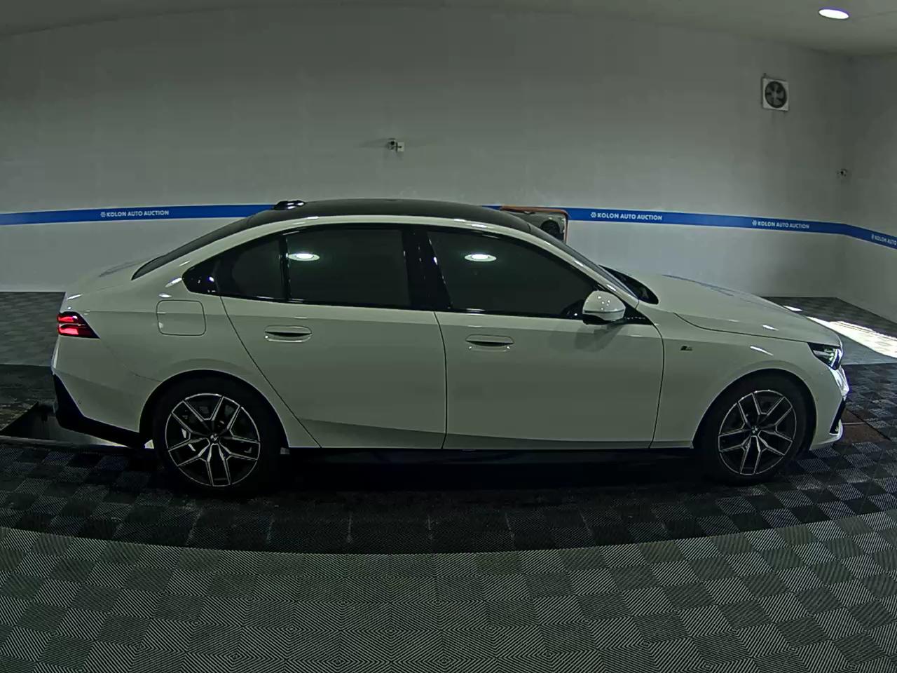 BMW 5 SERIES (8TH GEN) 520i M SPORT PACK 2024 - zdjęcie 4