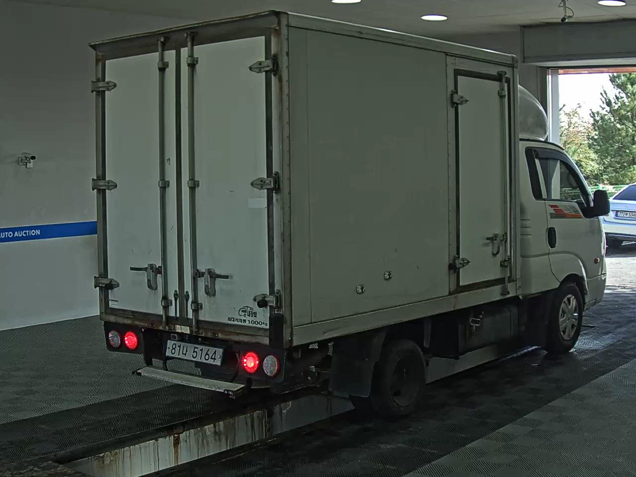 KIA BONGO III CARGO BUILT-IN BOX TRUCK 1 TON KING CAB 2018 - zdjęcie 5