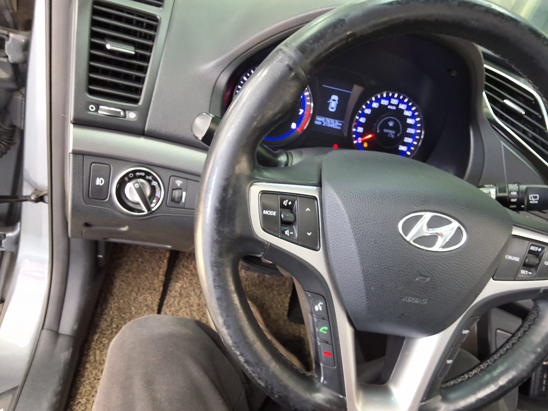 HYUNDAI i40 2.0 GDi PYL 2014 - zdjęcie 23