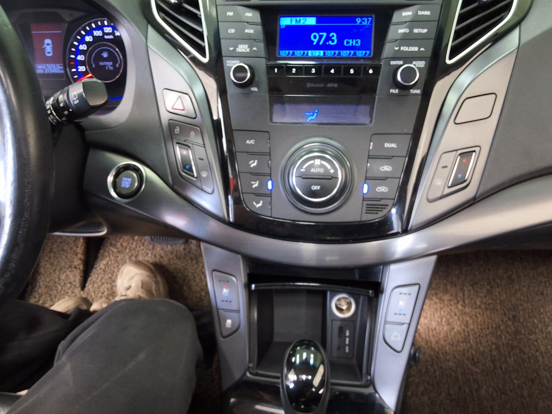HYUNDAI i40 2.0 GDi PYL 2014 - zdjęcie 24