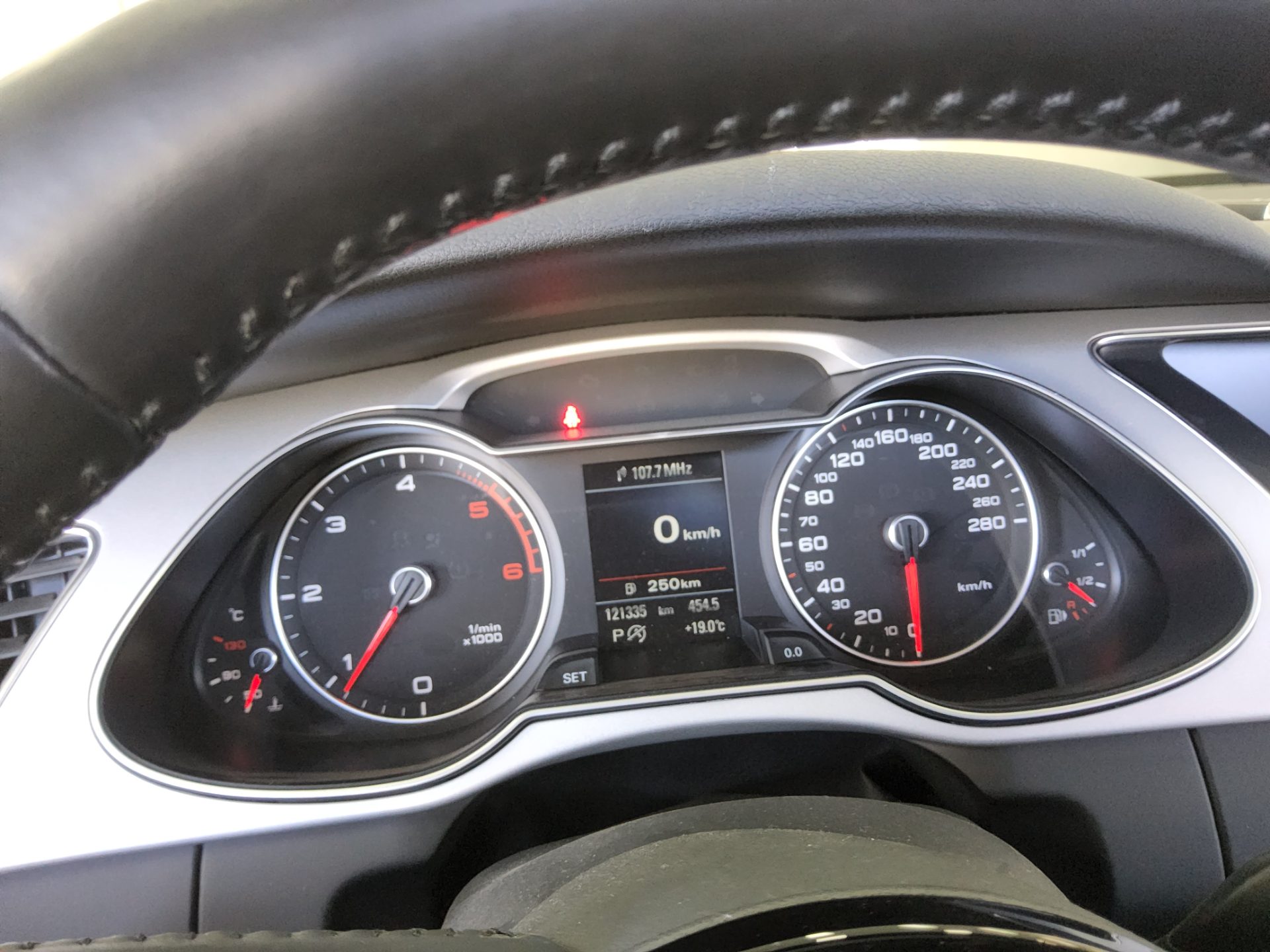 AUDI A4 (4TH GEN) 30 TDI DYNAMIC 2015 - zdjęcie 9