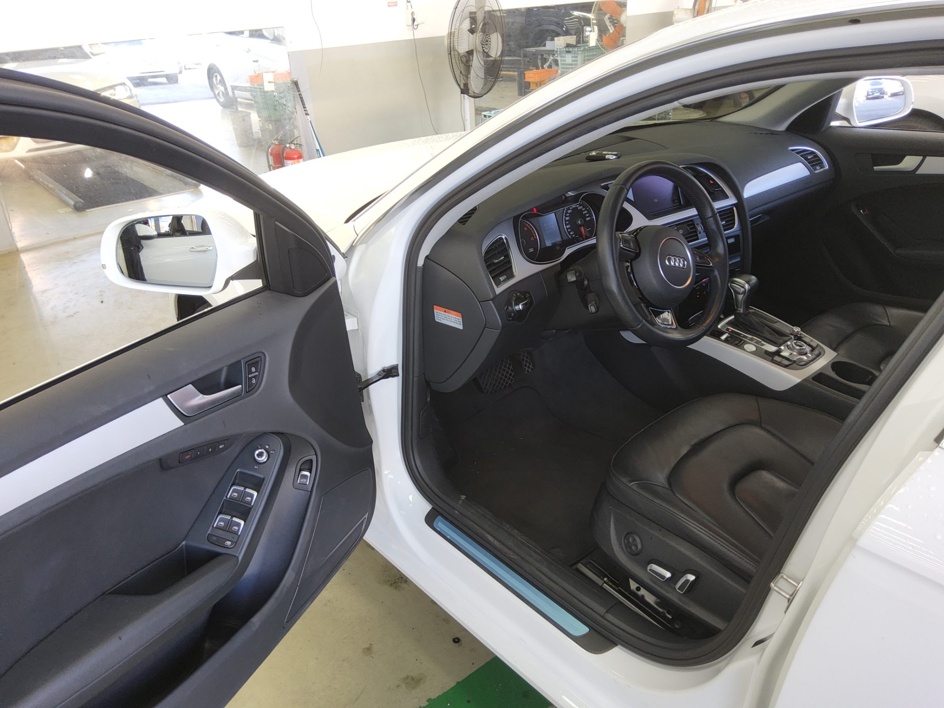 AUDI A4 (4TH GEN) 30 TDI DYNAMIC 2015 - zdjęcie 10