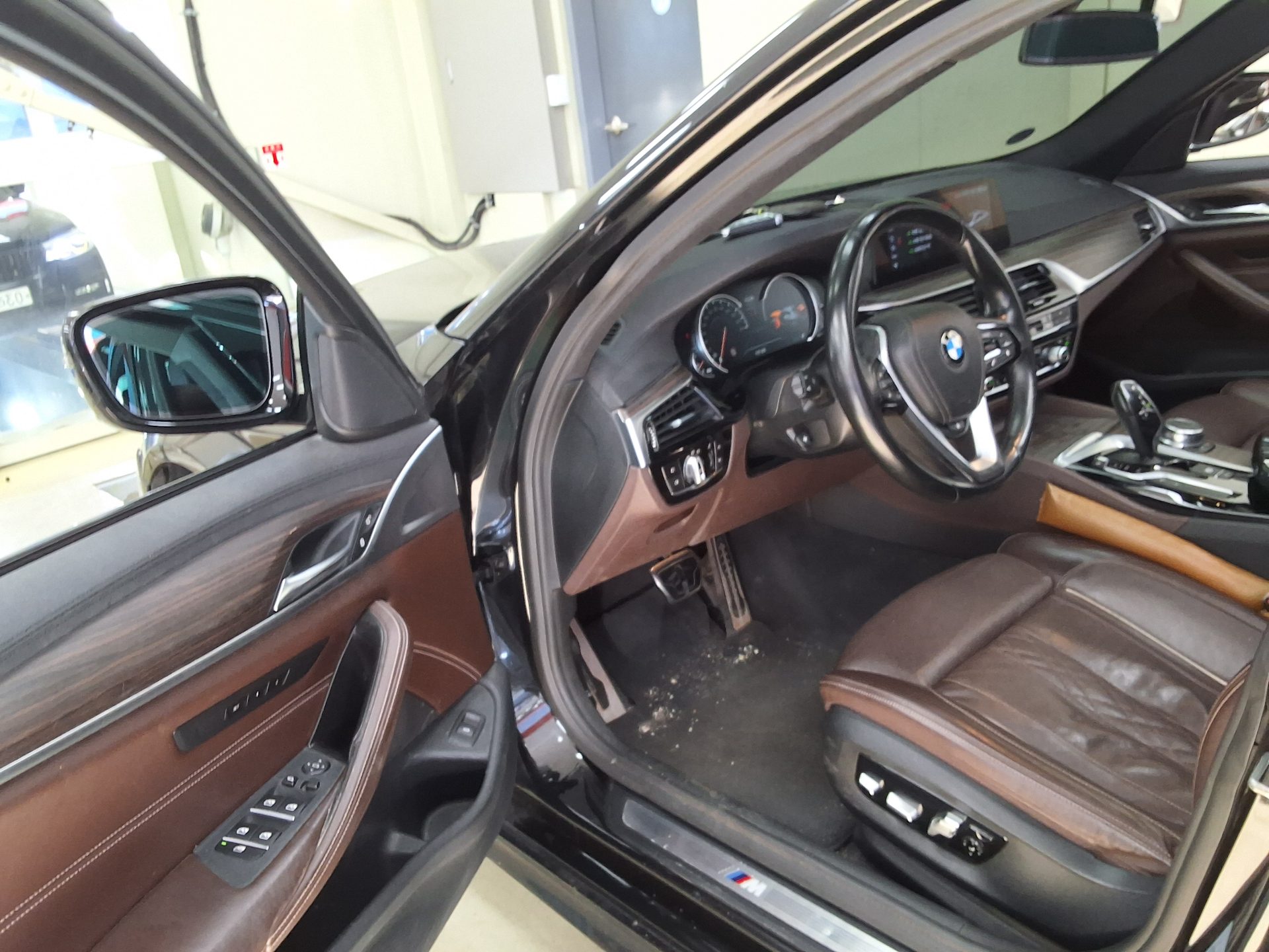 BMW 5 SERIES (7TH GEN) 520d M SPORT PACK PLUS 2017 - zdjęcie 11