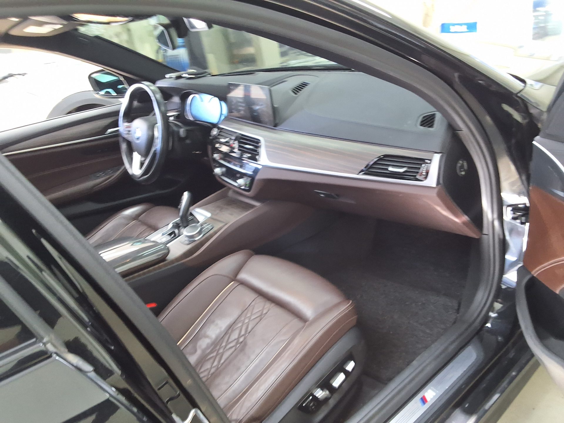 BMW 5 SERIES (7TH GEN) 520d M SPORT PACK PLUS 2017 - zdjęcie 15