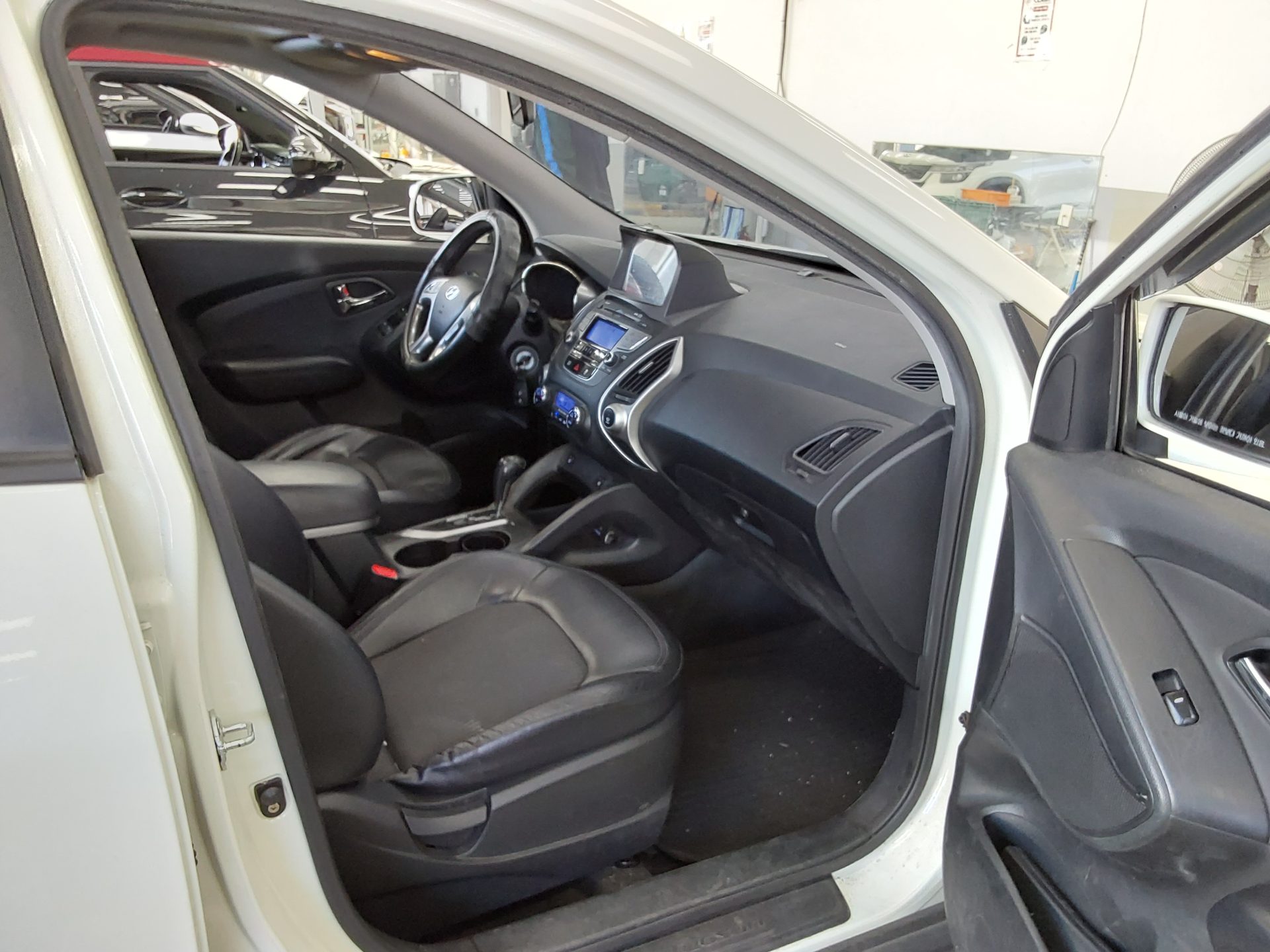HYUNDAI TUCSON ix DIESEL R20 2WD LX20 LUXURY 2011 - zdjęcie 14