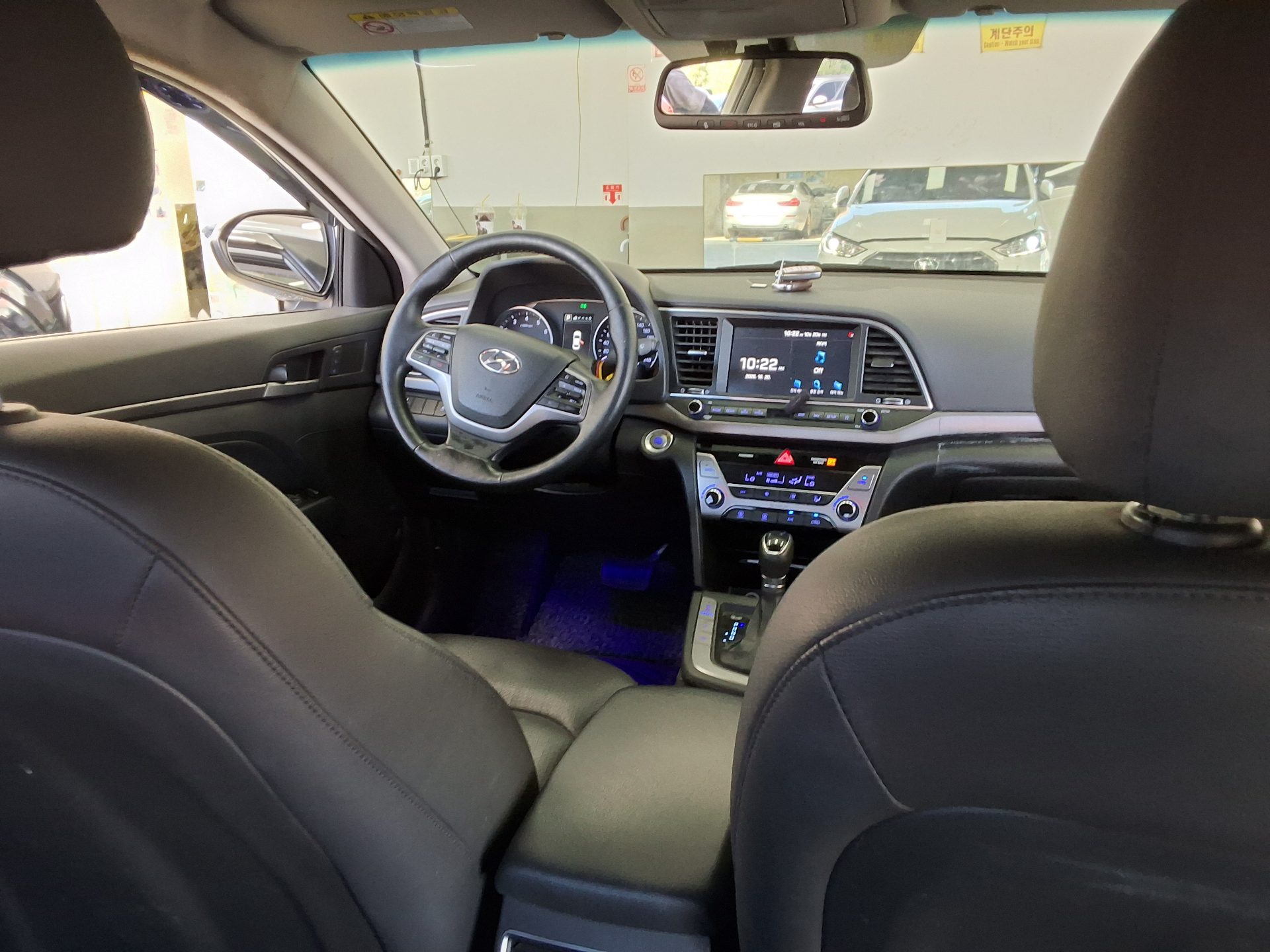 HYUNDAI AVANTE AD 1.6 GDi PREMIUM 2018 - zdjęcie 11