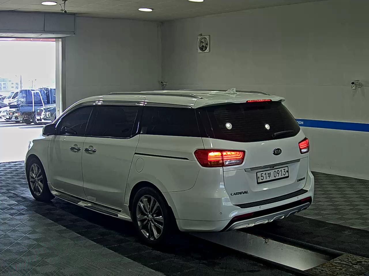 KIA ALL NEW CARNIVAL 7-SEATER LIMOUSINE DIESEL VIP 2016 - zdjęcie 6