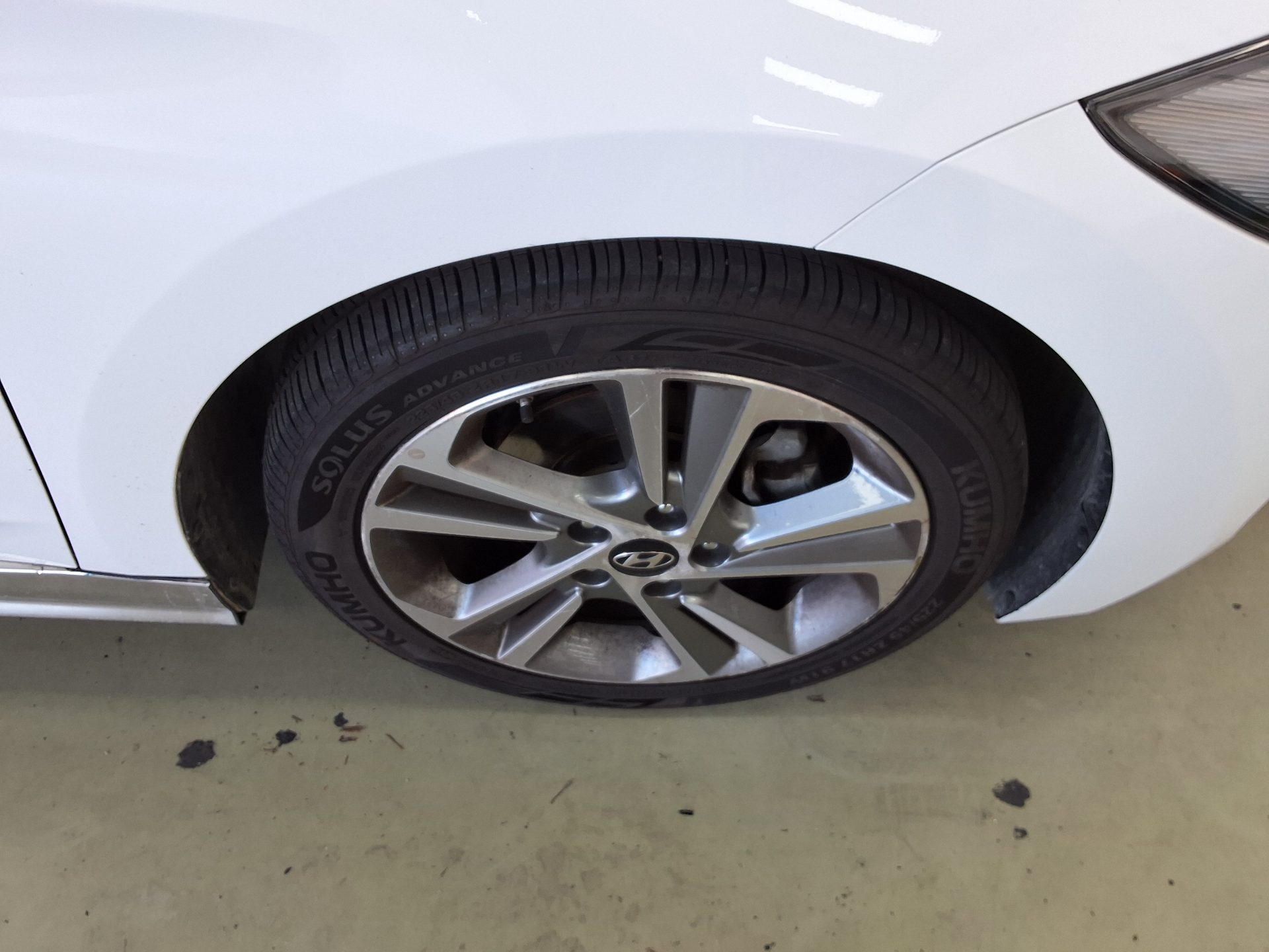 HYUNDAI AVANTE AD 1.6 GDi PREMIUM 2018 - zdjęcie 23