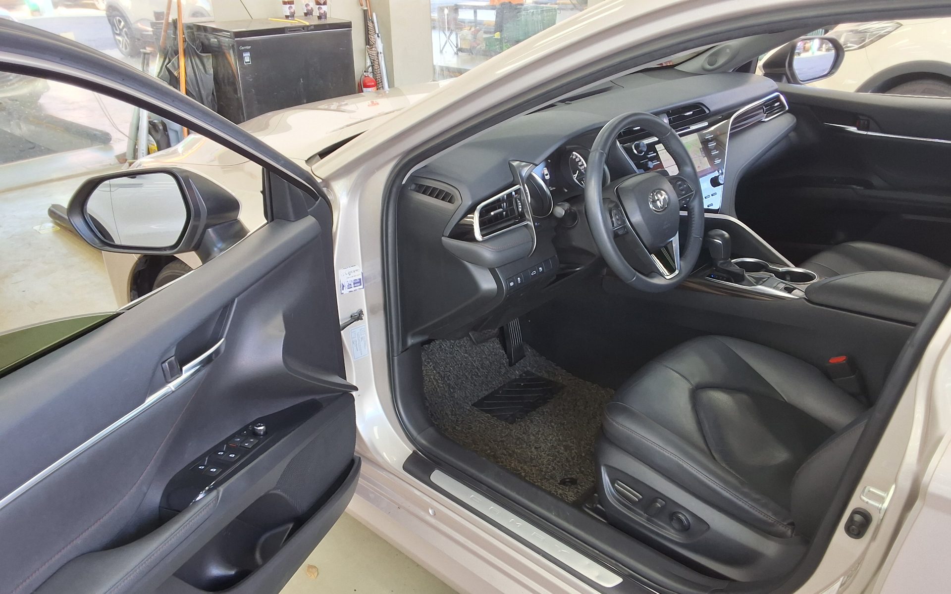 TOYOTA CAMRY (10TH GEN) 2.5 2018 - zdjęcie 10
