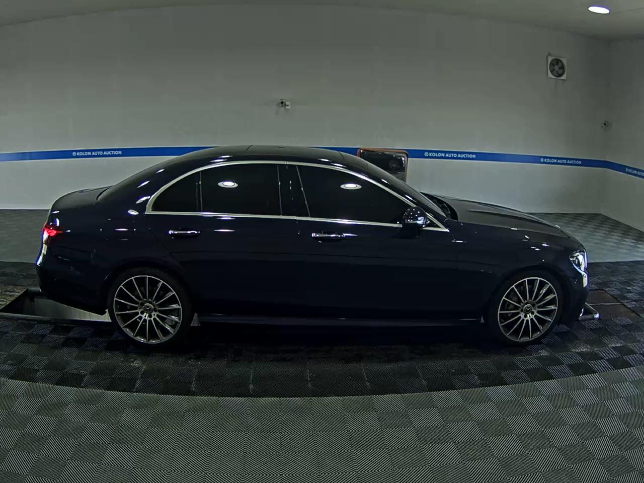 MERCEDES-BENZ E-CLASS (5TH GEN) E350 4MATIC AMG LINE 2022 - zdjęcie 4
