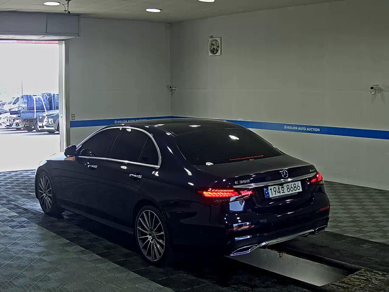 MERCEDES-BENZ E-CLASS (5TH GEN) E350 4MATIC AMG LINE 2022 - zdjęcie 6