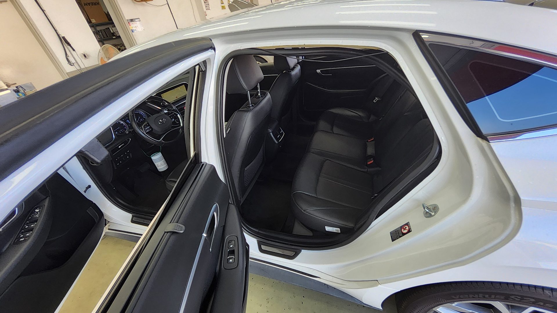 HYUNDAI SONATA (DN8) G2.0 PREMIUM FAMILY 2020 - zdjęcie 12