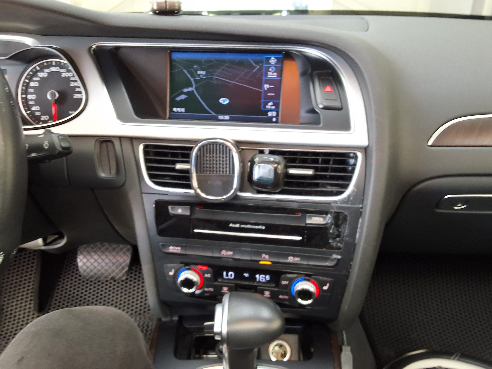 AUDI A4 (4TH GEN) 30 TDI DYNAMIC 2016 - zdjęcie 24