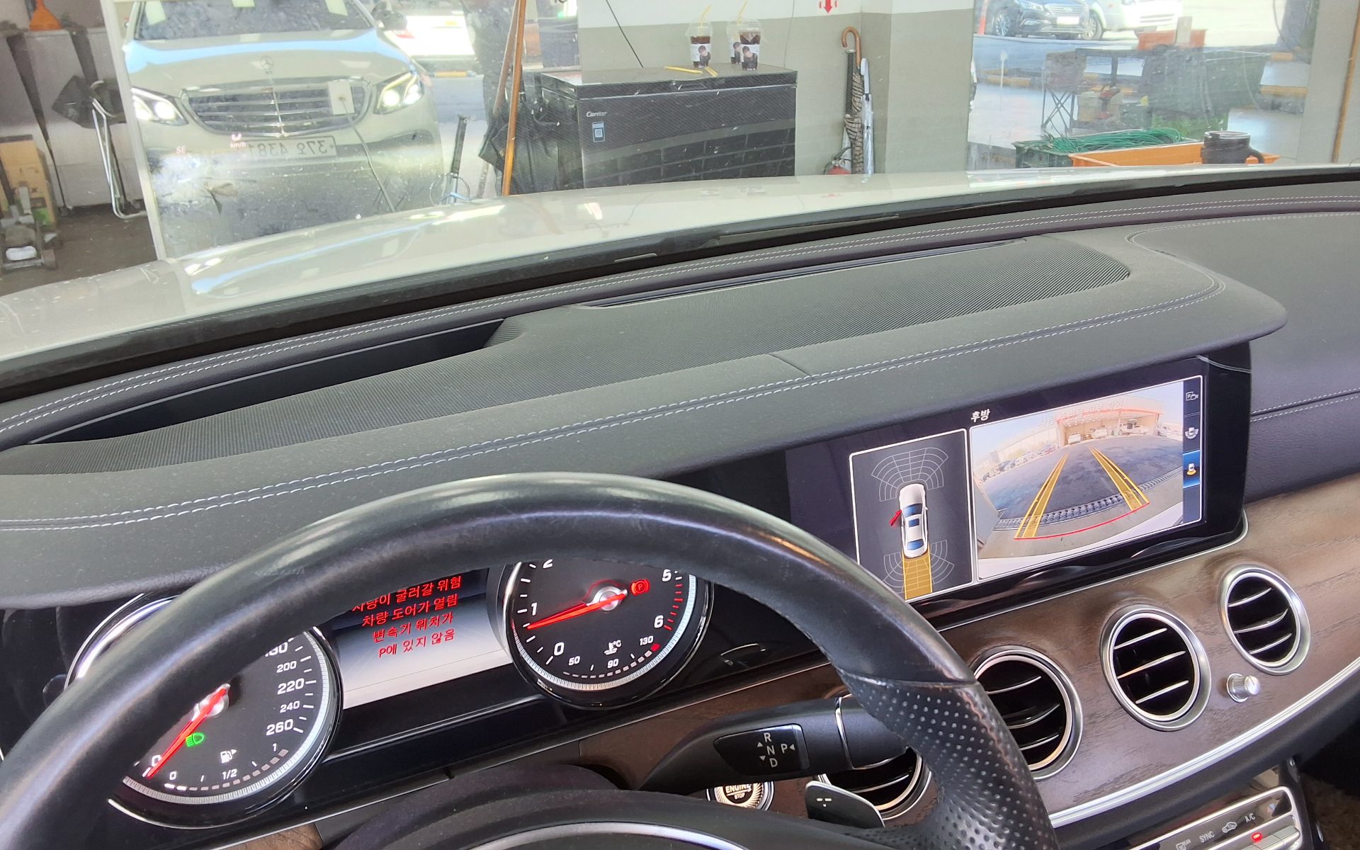 MERCEDES-BENZ E-CLASS (5TH GEN) E220d 4MATIC EXCLUSIVE 2017 - zdjęcie 19