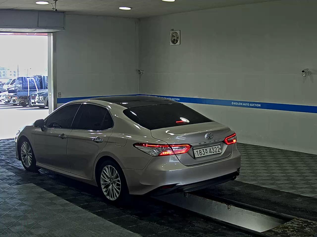 TOYOTA CAMRY (10TH GEN) 2.5 2018 - zdjęcie 6