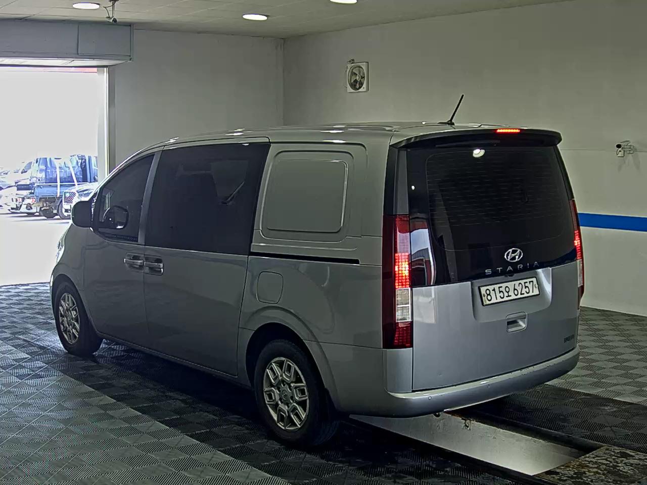 HYUNDAI STARIA 2.2 DIESEL CARGO 5-SEATER MODERN 2022 - zdjęcie 6