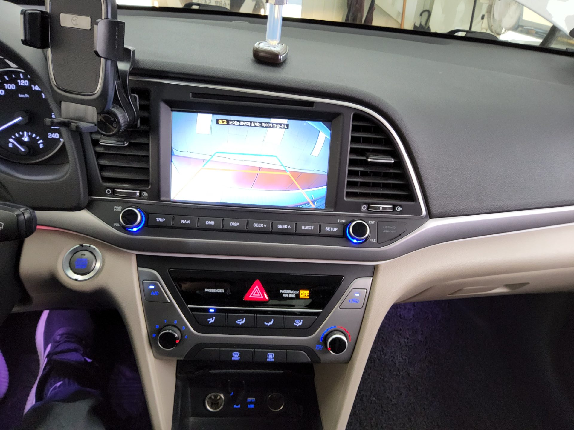HYUNDAI AVANTE AD 1.6 GDi VALUE PLUS 2018 - zdjęcie 18