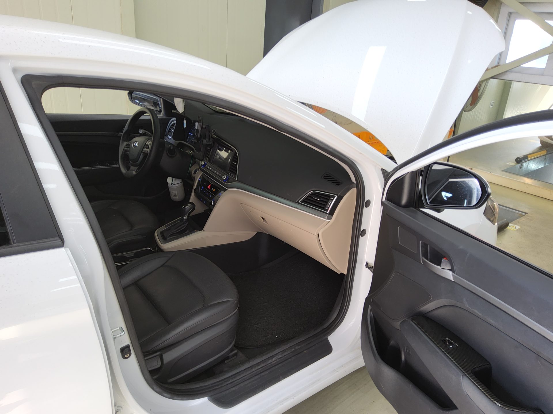 HYUNDAI AVANTE AD 1.6 GDi VALUE PLUS 2018 - zdjęcie 14