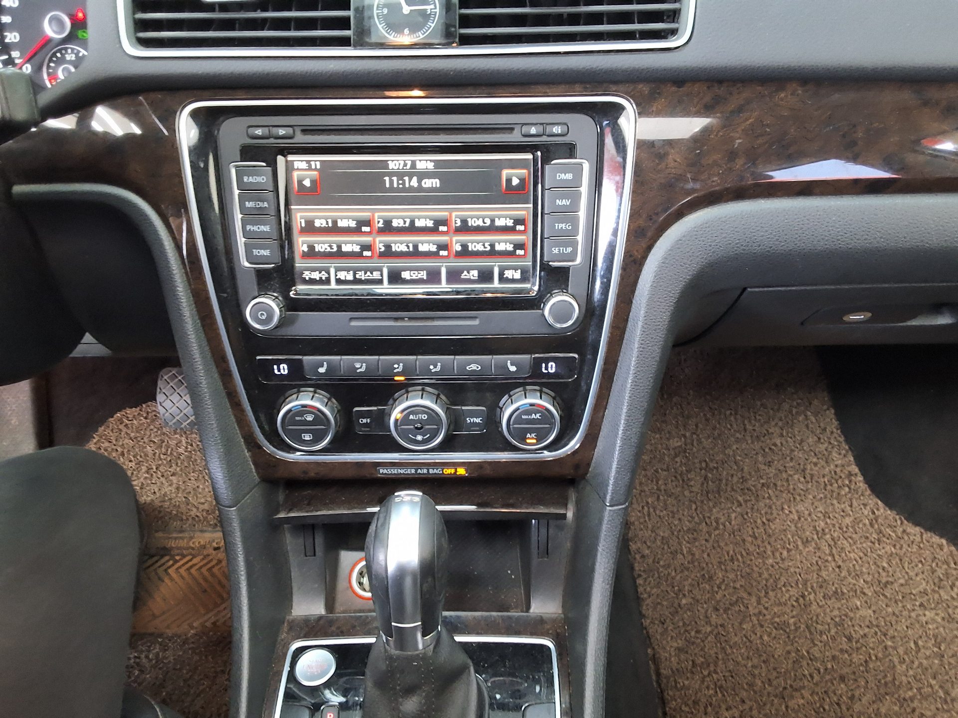 VOLKSWAGEN THE NEW PASSAT (7TH GEN) 2.0 TDI 2015 - zdjęcie 24