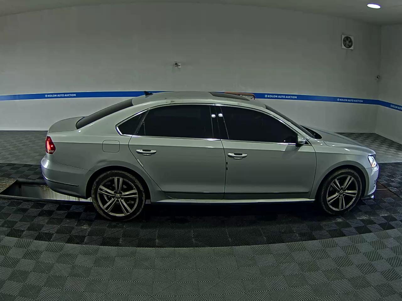 VOLKSWAGEN THE NEW PASSAT (7TH GEN) 2.0 TDI 2015 - zdjęcie 4